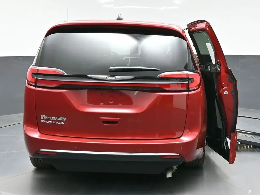 2026 Chrysler Pacifica Select photo 4