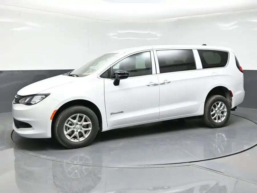 2026 Chrysler Voyager LX's photo