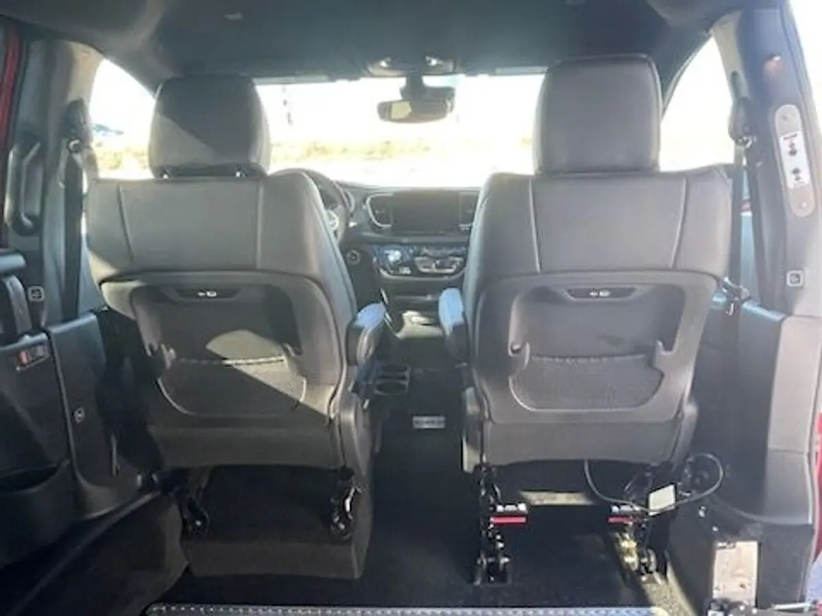 2026 Chrysler Pacifica Select photo 4