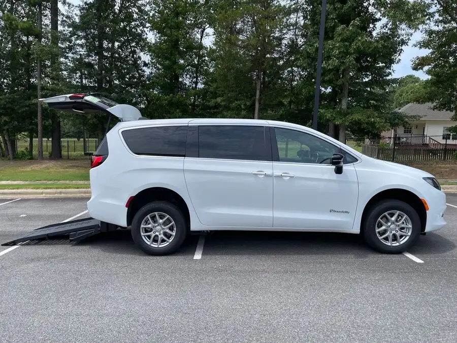 2026 Chrysler Voyager LX's photo