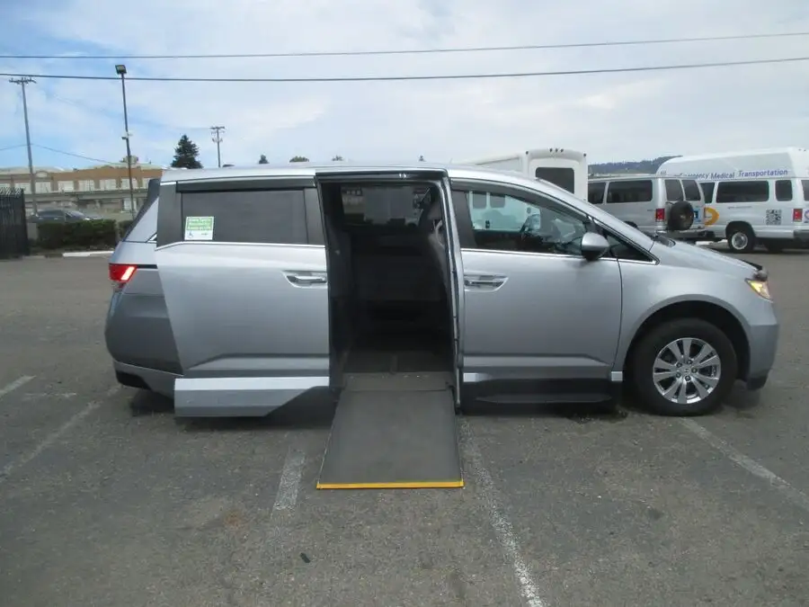 2017 Honda Odyssey EX-L's photo