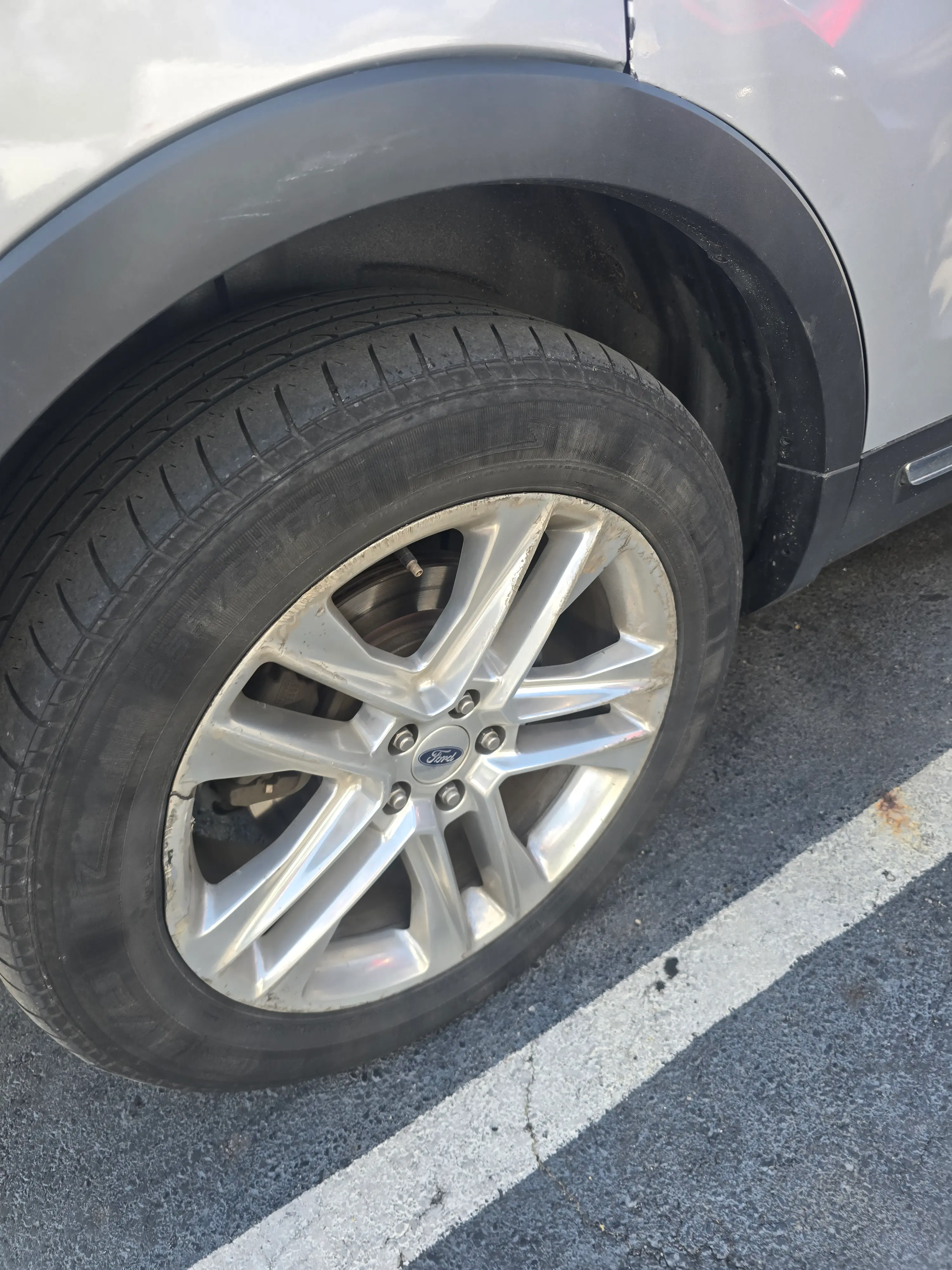 2017 Ford Explorer XLT 4WD photo 5