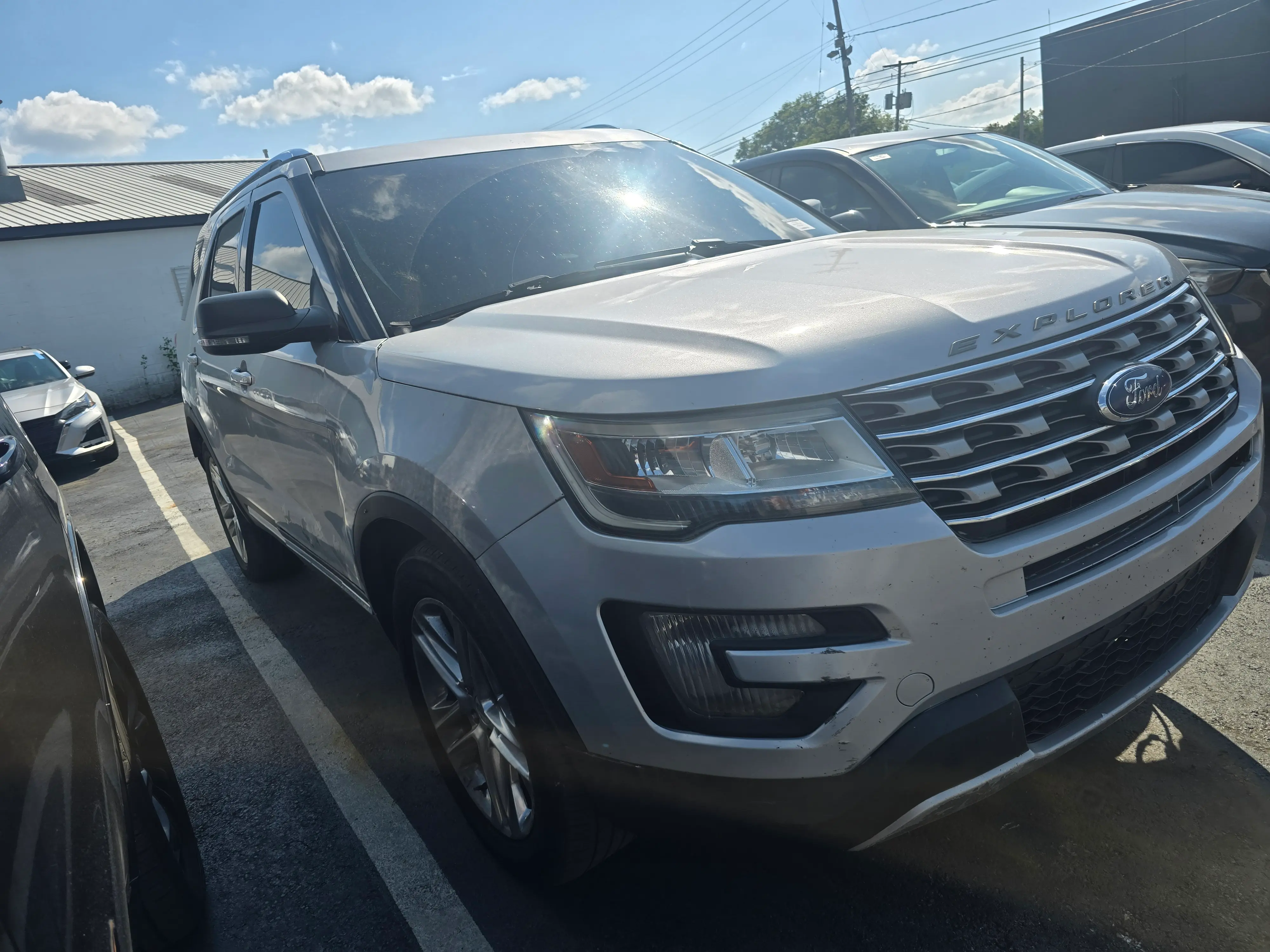 2017 Ford Explorer XLT 4WD photo 3