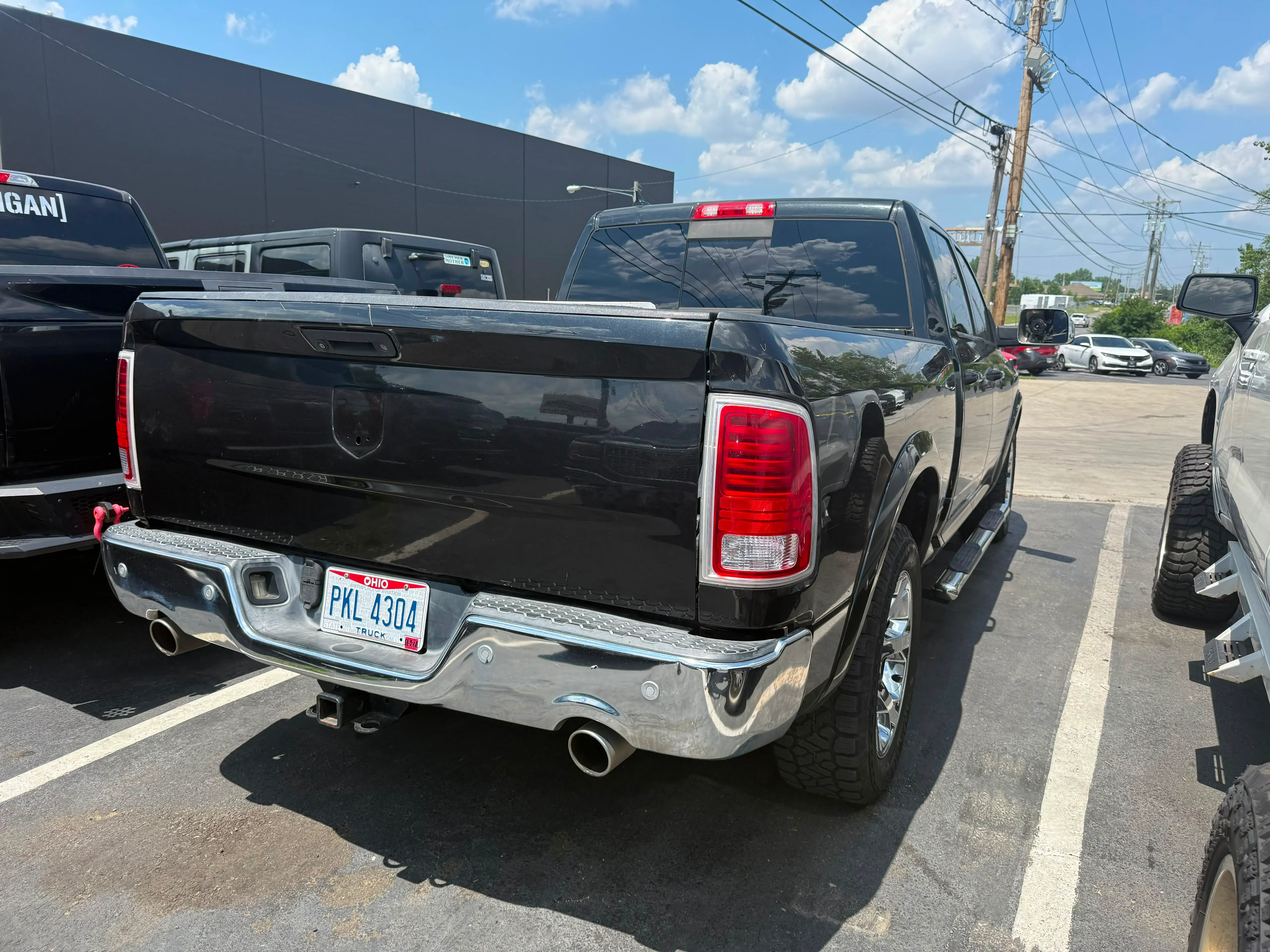2016 RAM 1500 Laramie 4x4 Crew Cab 6'4 photo 5