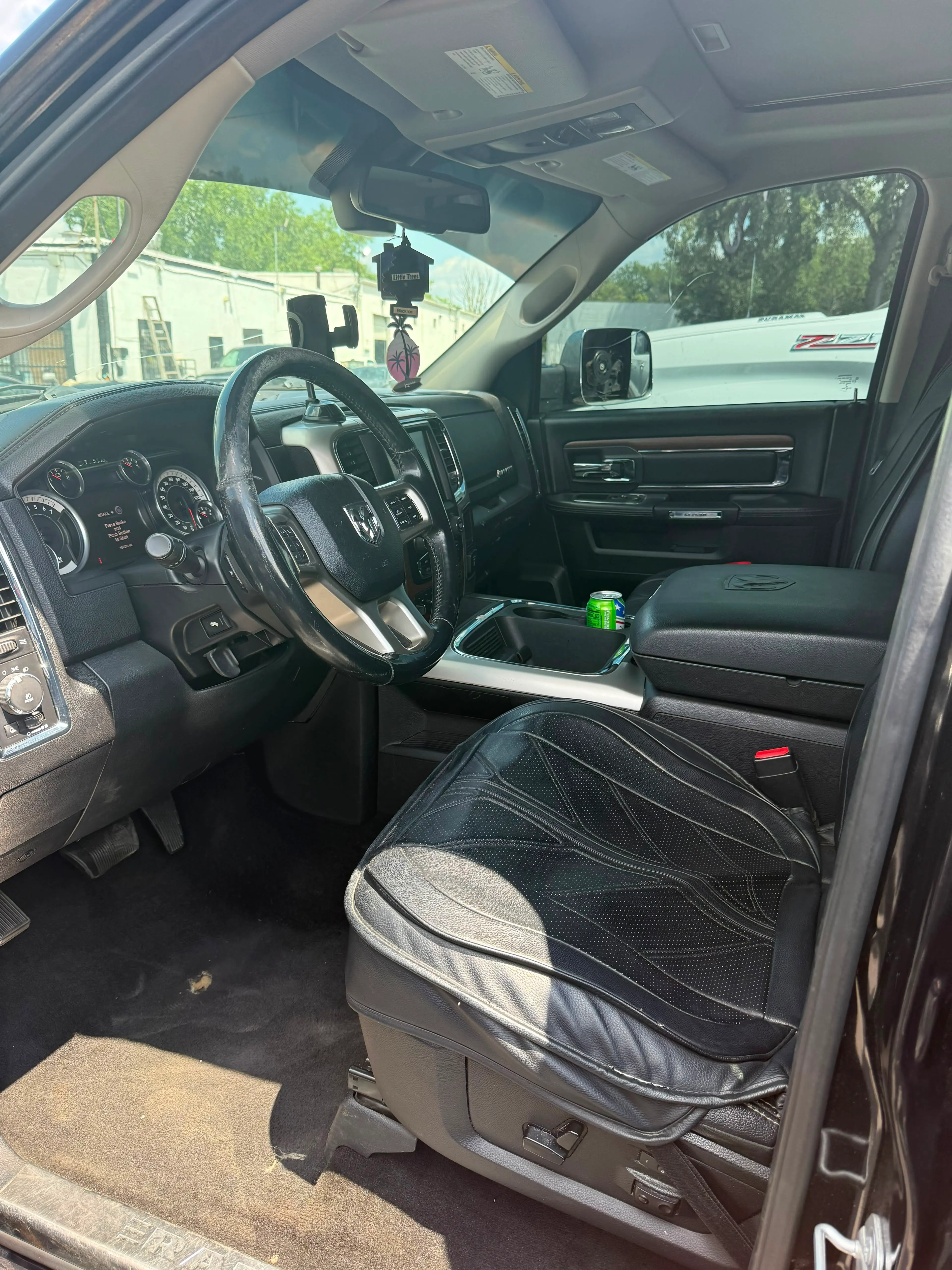 2016 RAM 1500 Laramie 4x4 Crew Cab 6'4 photo 4