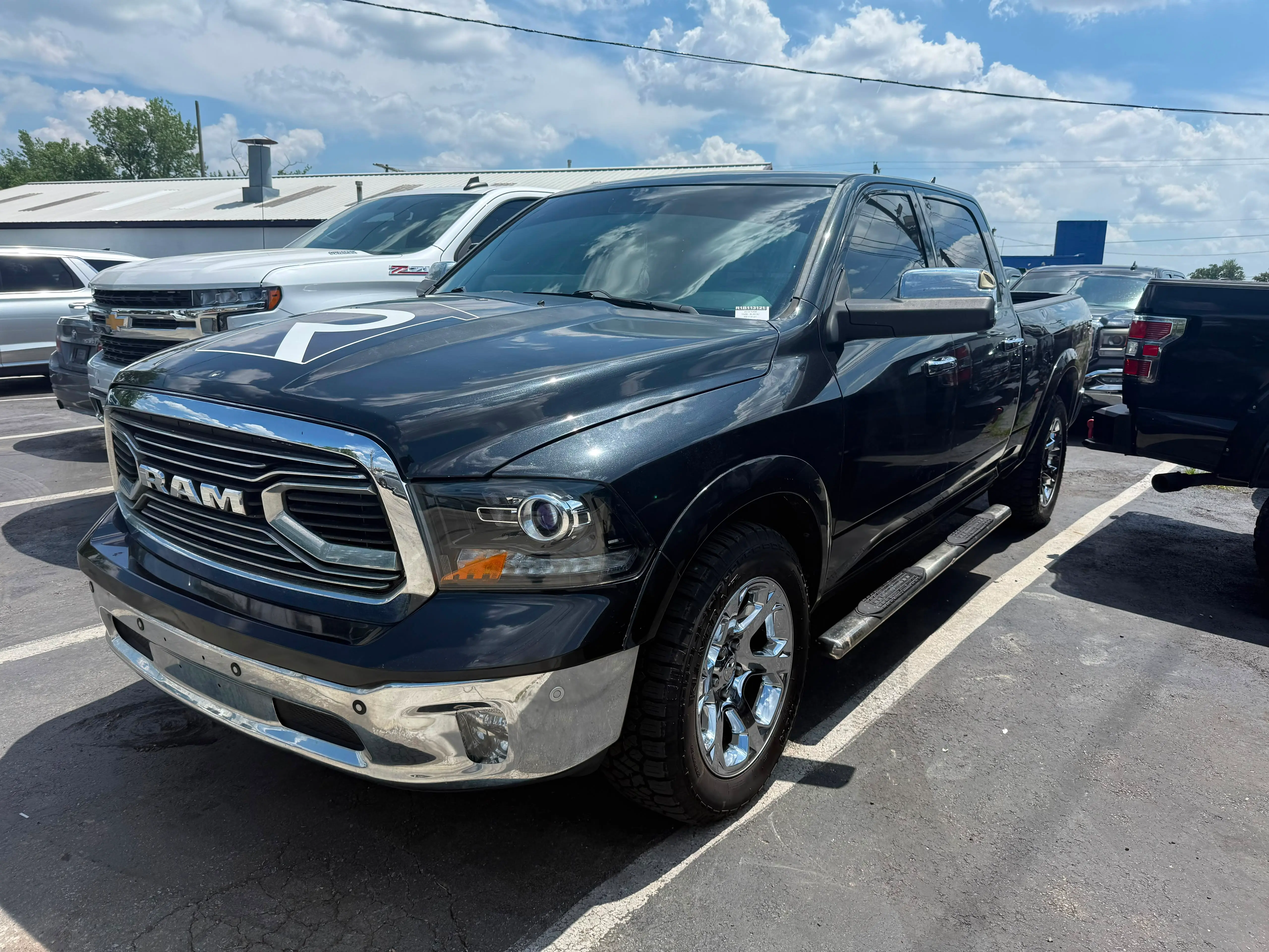 2016 RAM 1500 Laramie 4x4 Crew Cab 6'4 photo 3