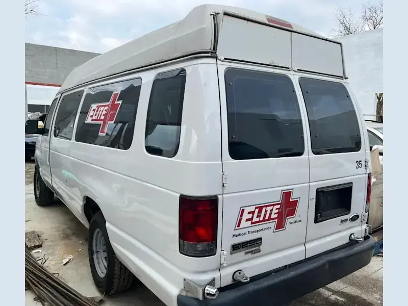 2012 Ford E-Series E-250 Extended photo 5
