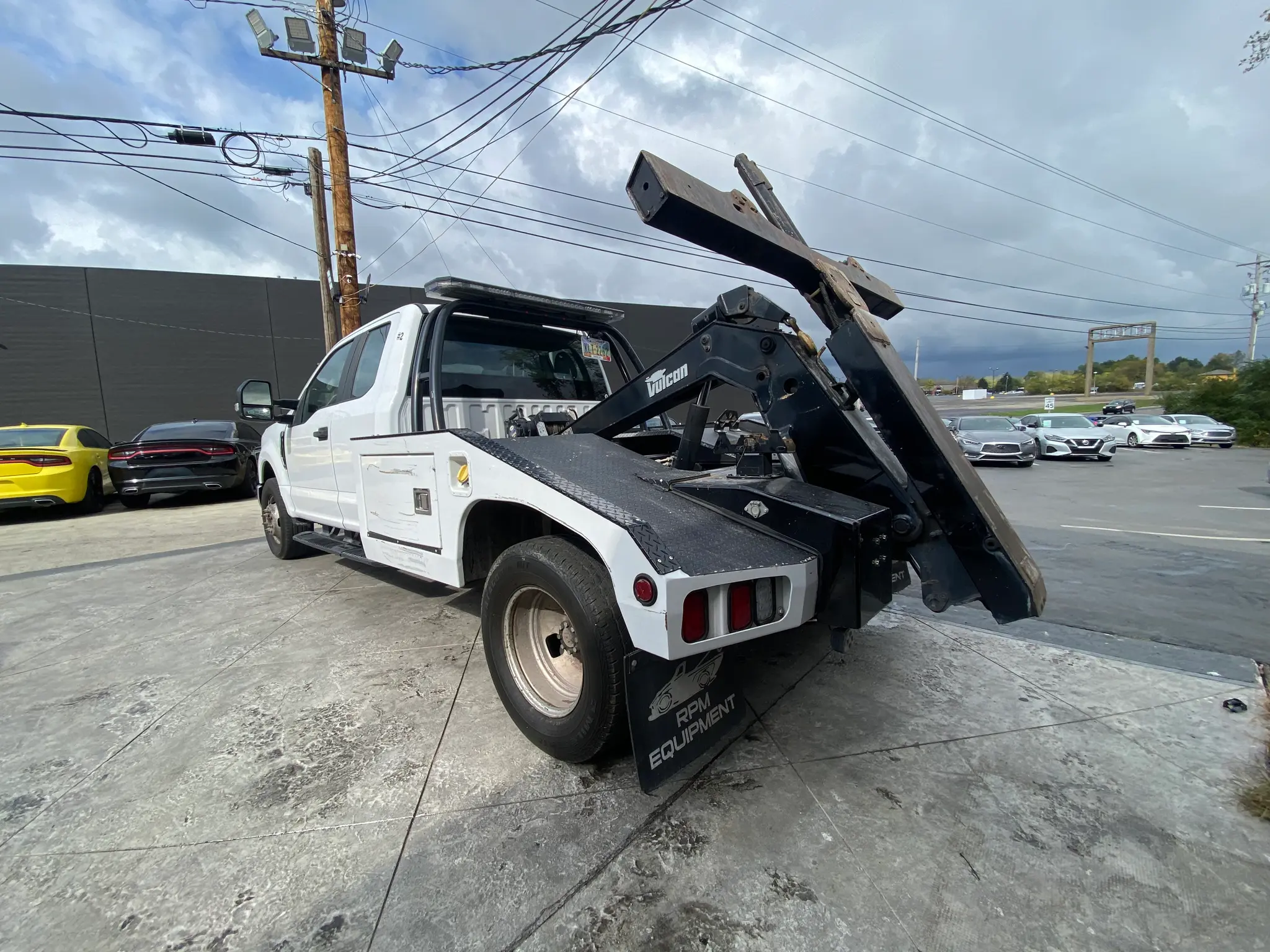 2017 Ford F-350 XL SuperCab 168-In DRW photo 3