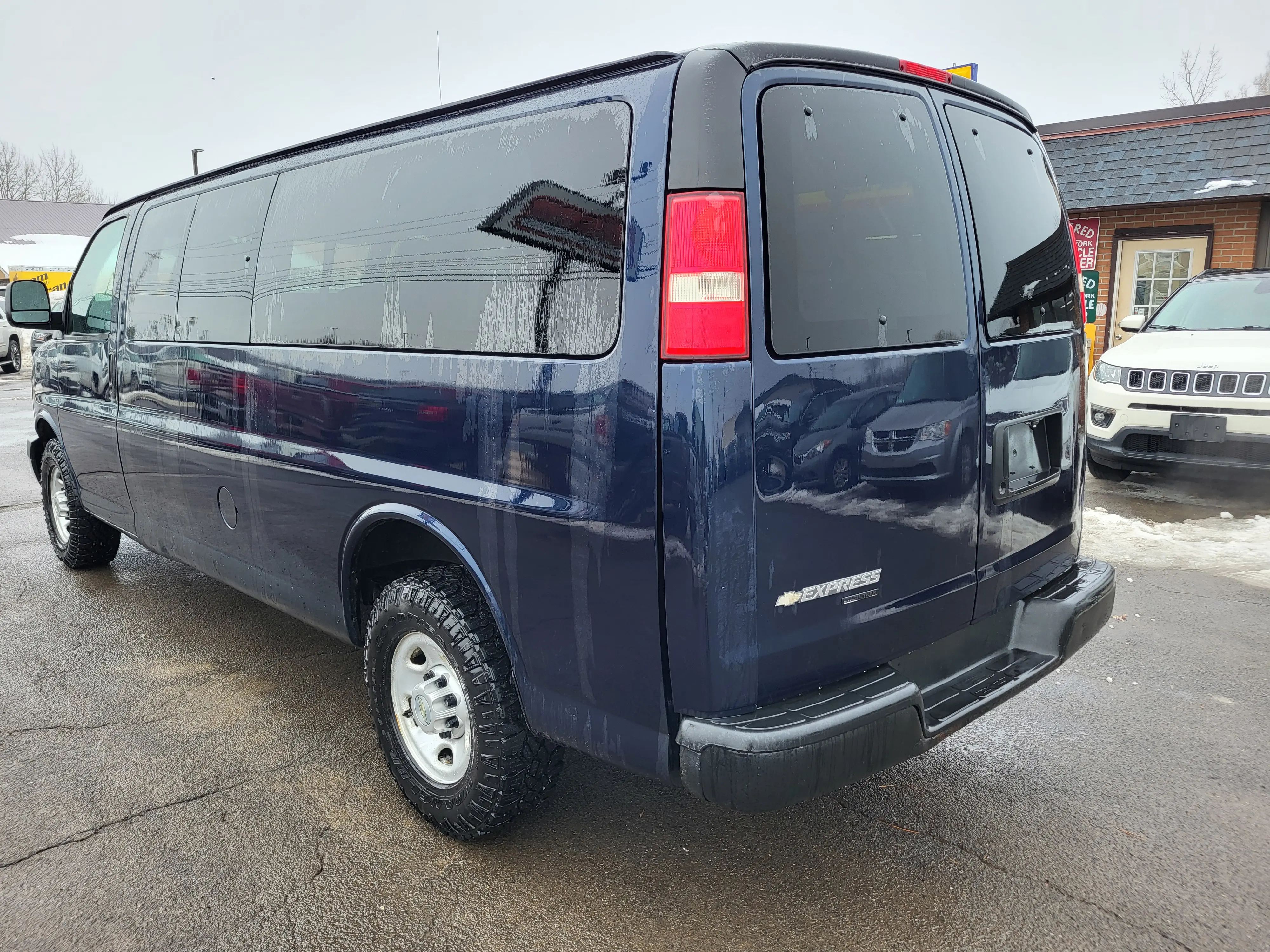 2012 Chevrolet Express 3500 LS Extended photo 4