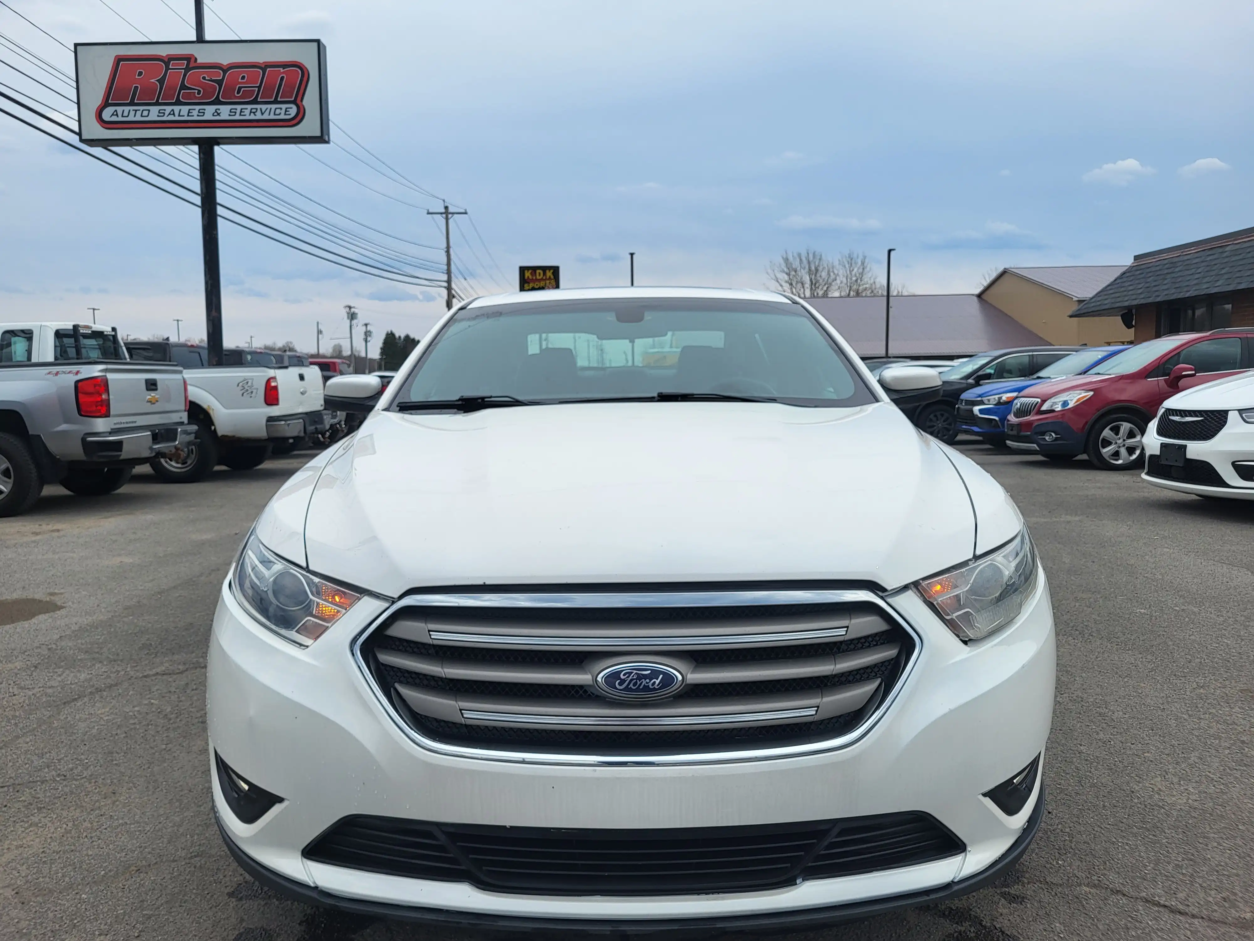 2019 Ford Taurus SEL AWD's photo