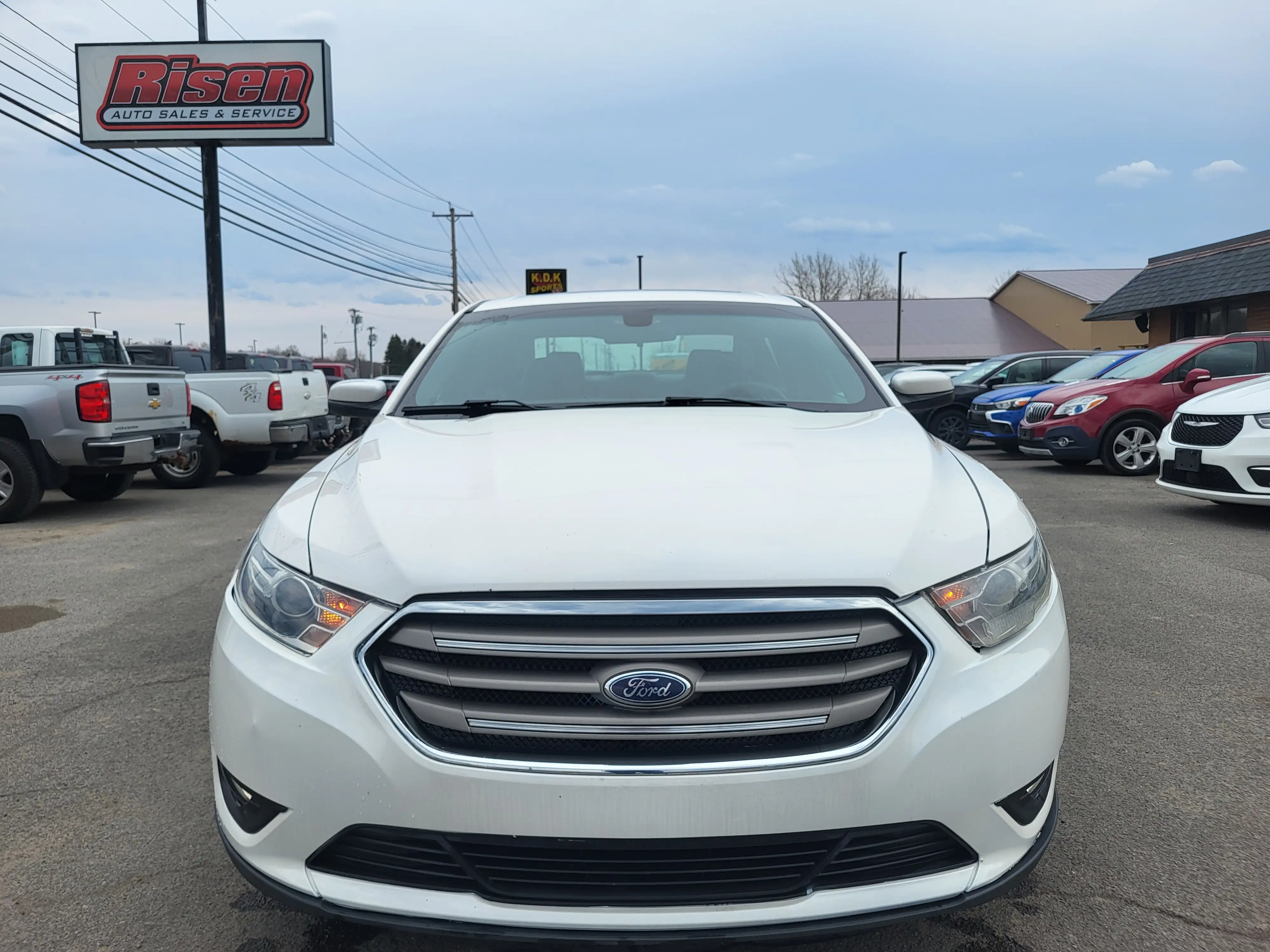 2019 Ford Taurus SEL AWD's photo
