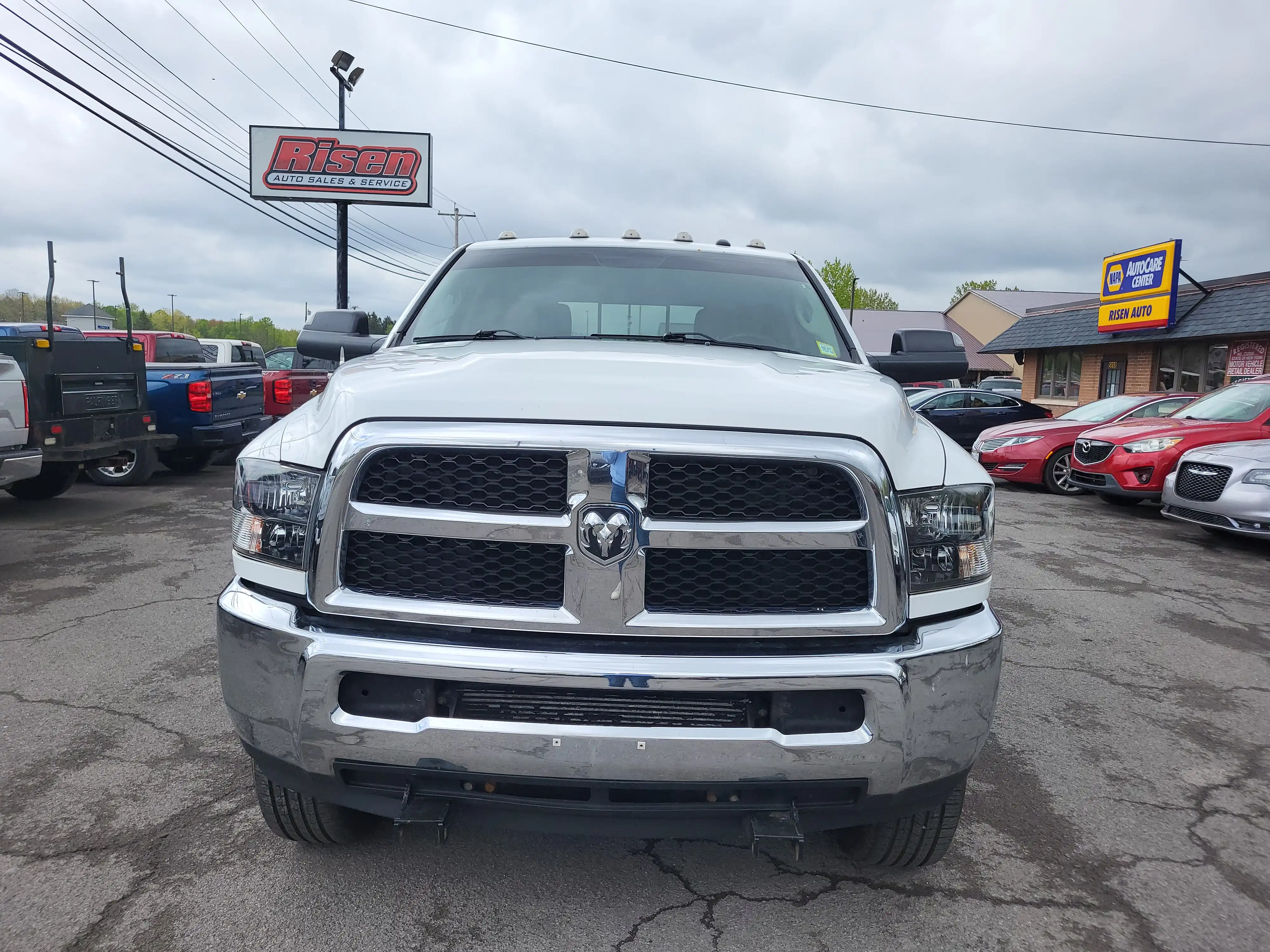 2017 RAM 3500 SLT 4X4 Crew Cab SWB's photo