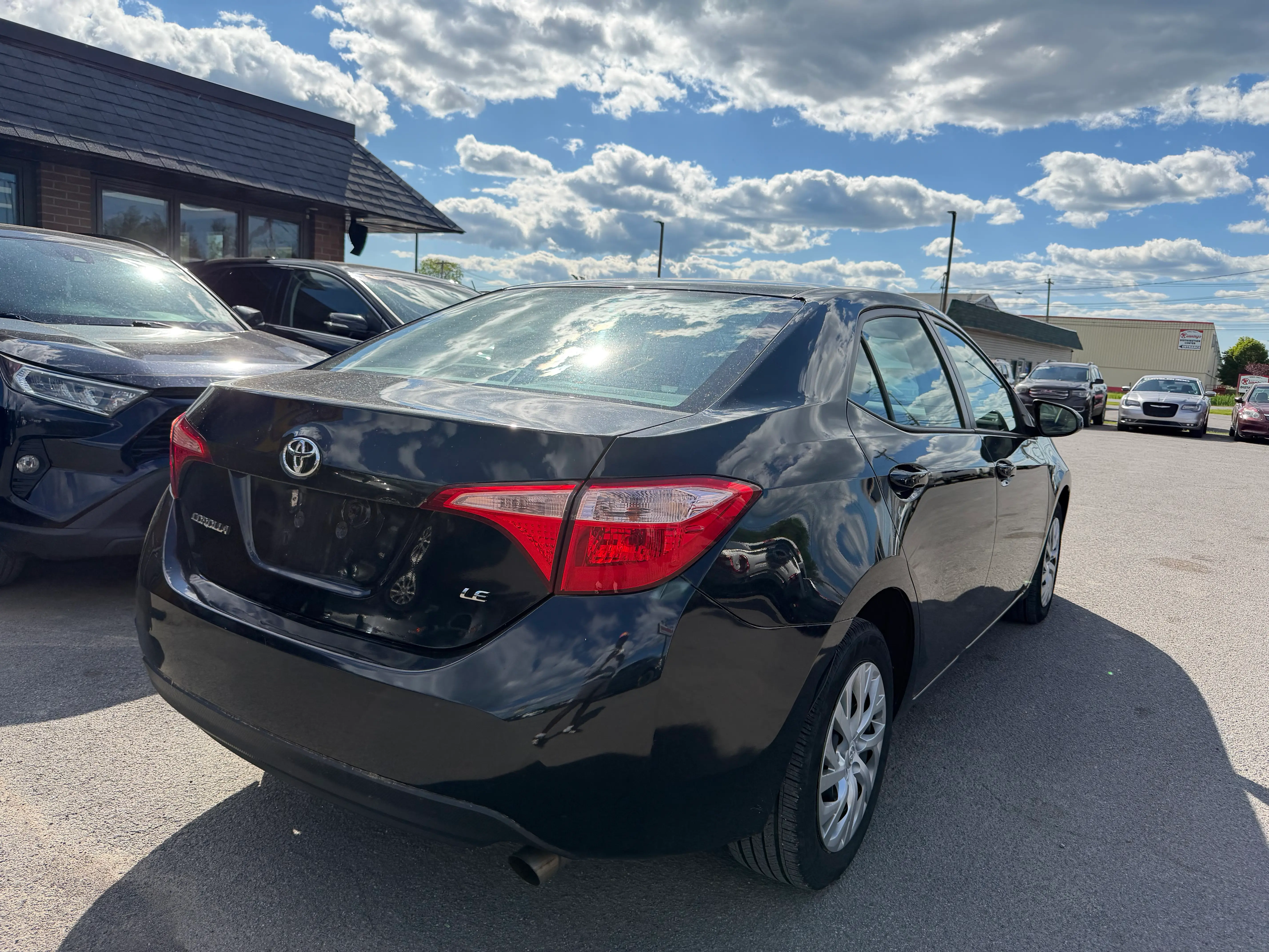 2018 Toyota Corolla LE AT photo 5