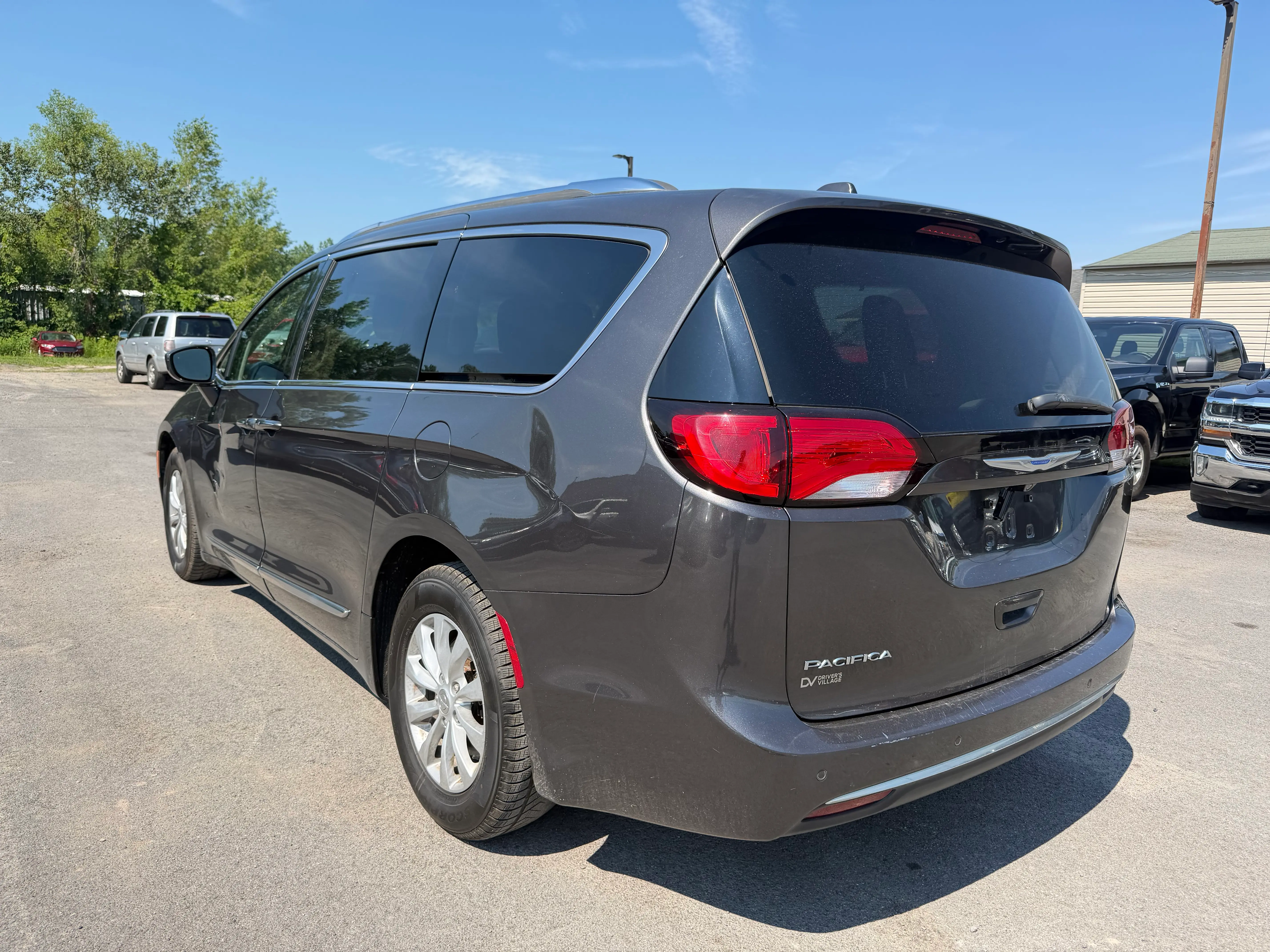 2018 Chrysler Pacifica Touring L photo 5