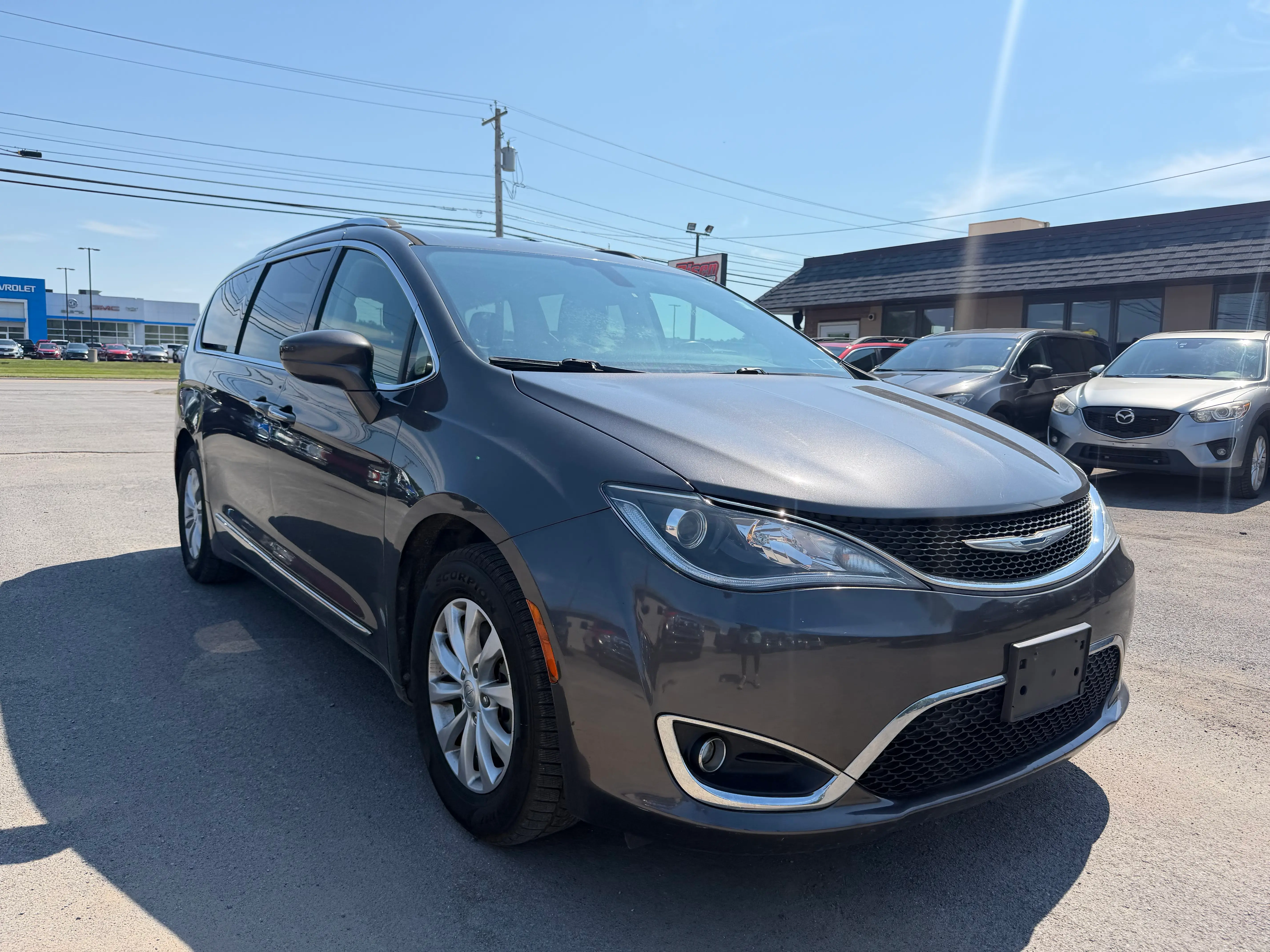 2018 Chrysler Pacifica Touring L photo 3
