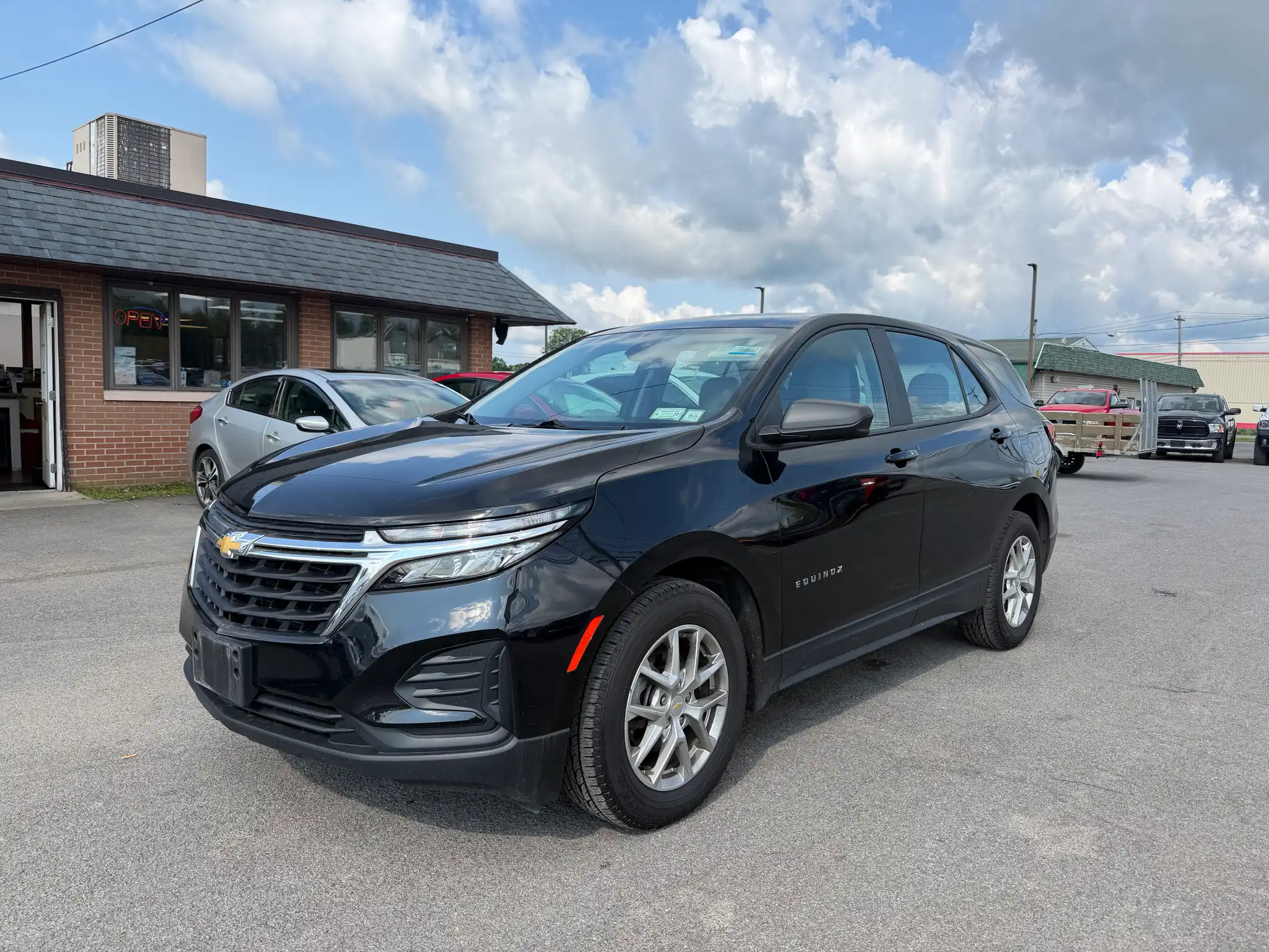 2022 Chevrolet Equinox LS's photo