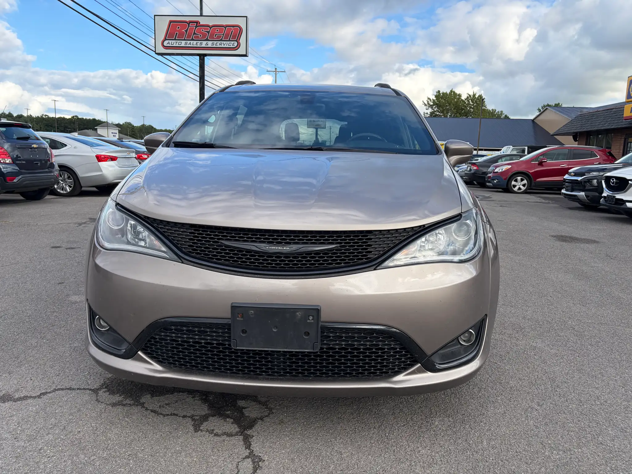 2018 Chrysler Pacifica Touring L's photo