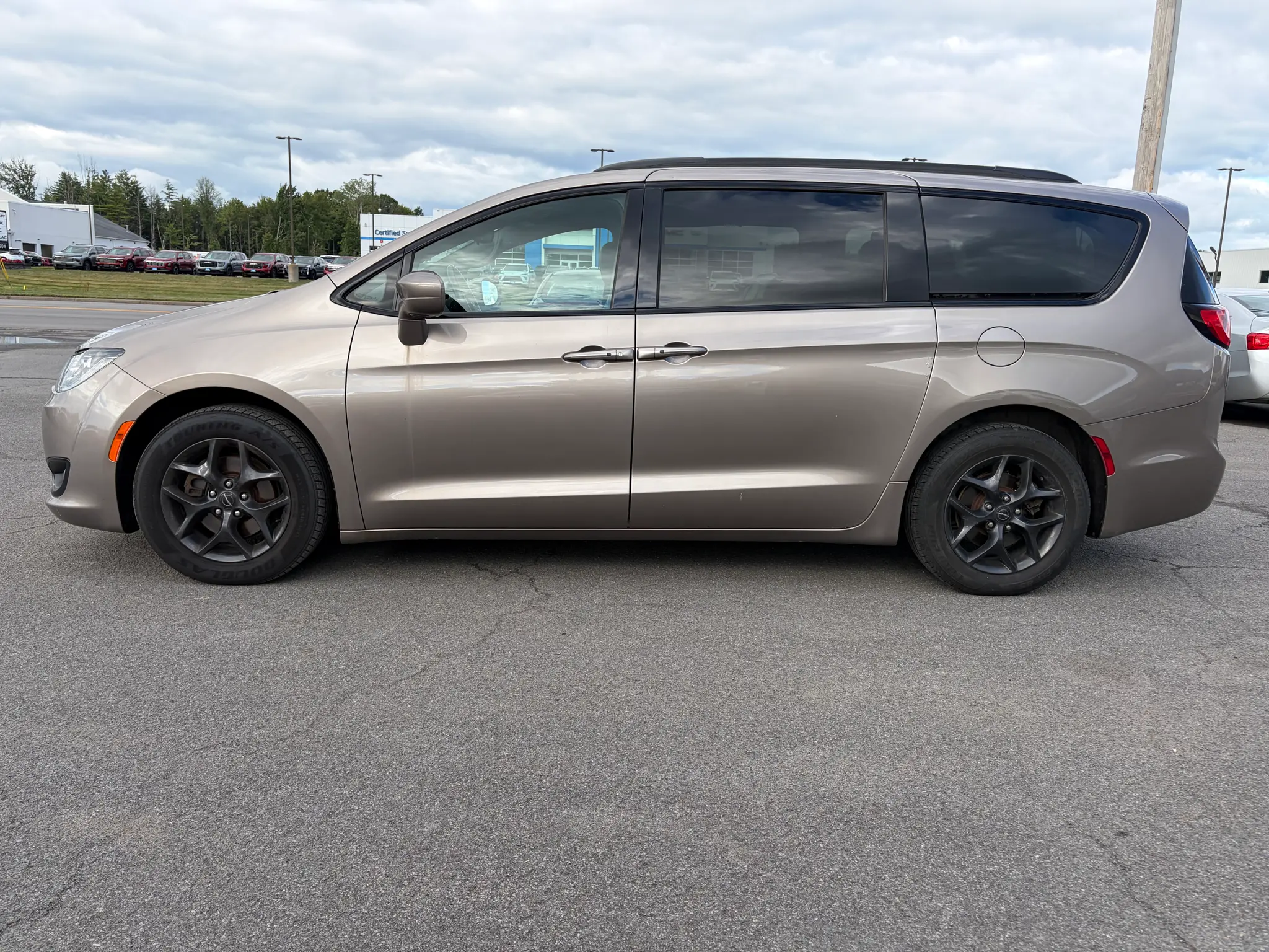 2018 Chrysler Pacifica Touring L photo 3