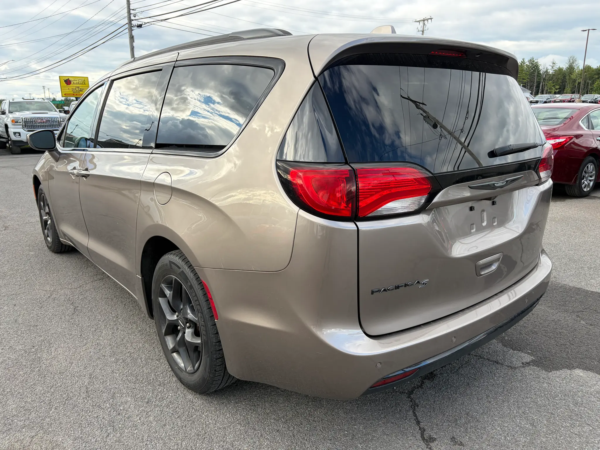 2018 Chrysler Pacifica Touring L photo 4
