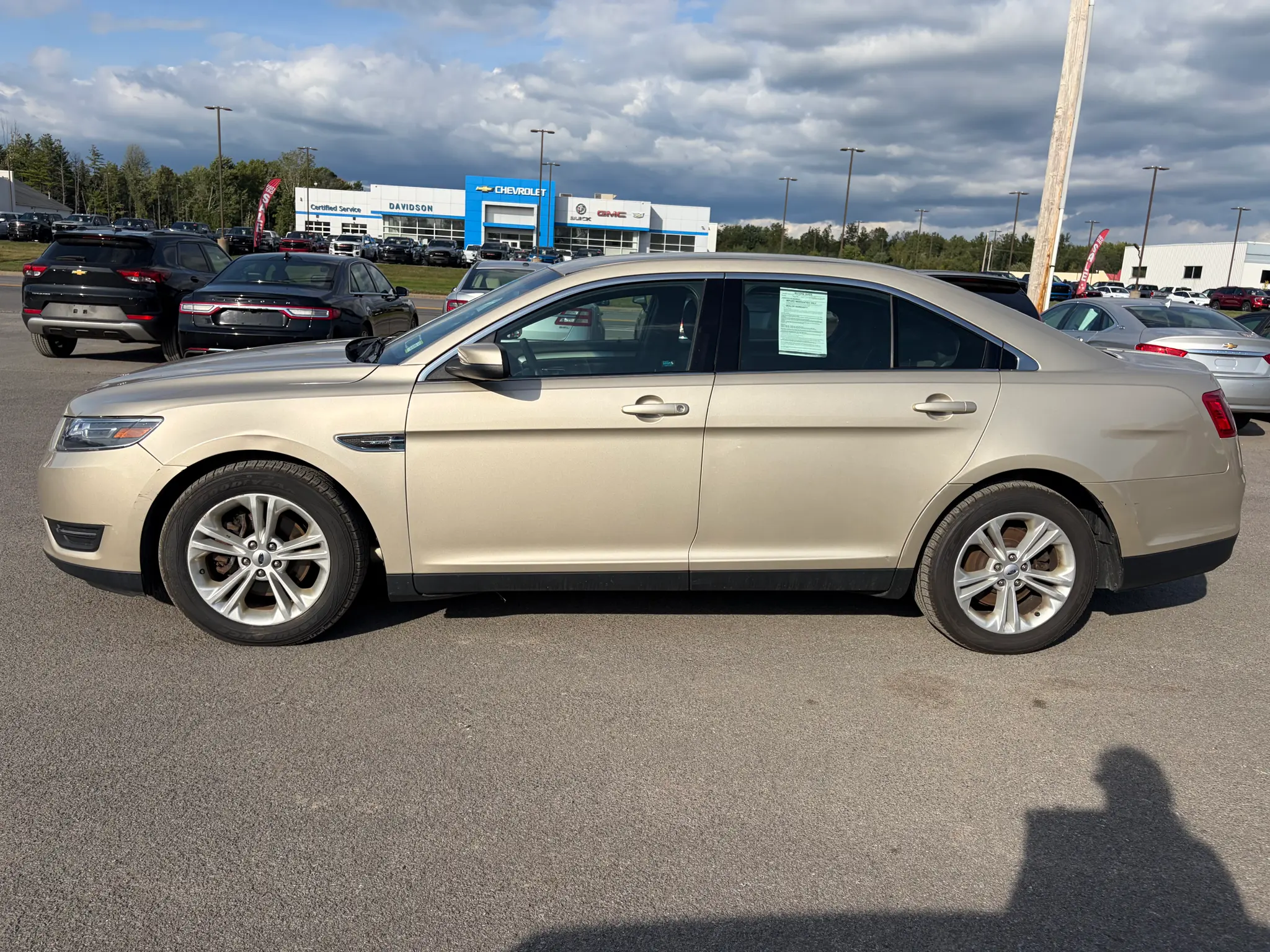 2017 Ford Taurus SEL AWD photo 3