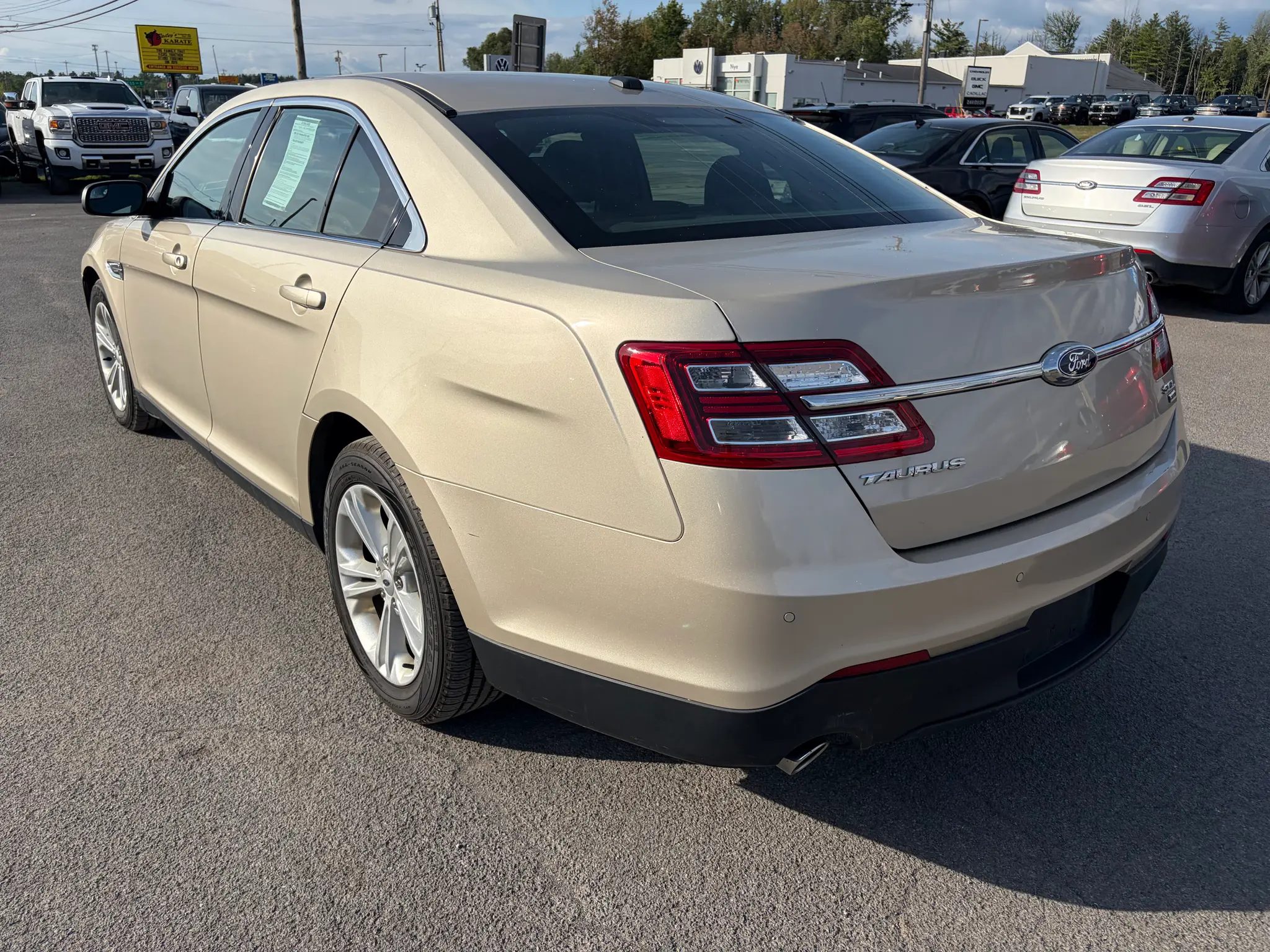 2017 Ford Taurus SEL AWD photo 4