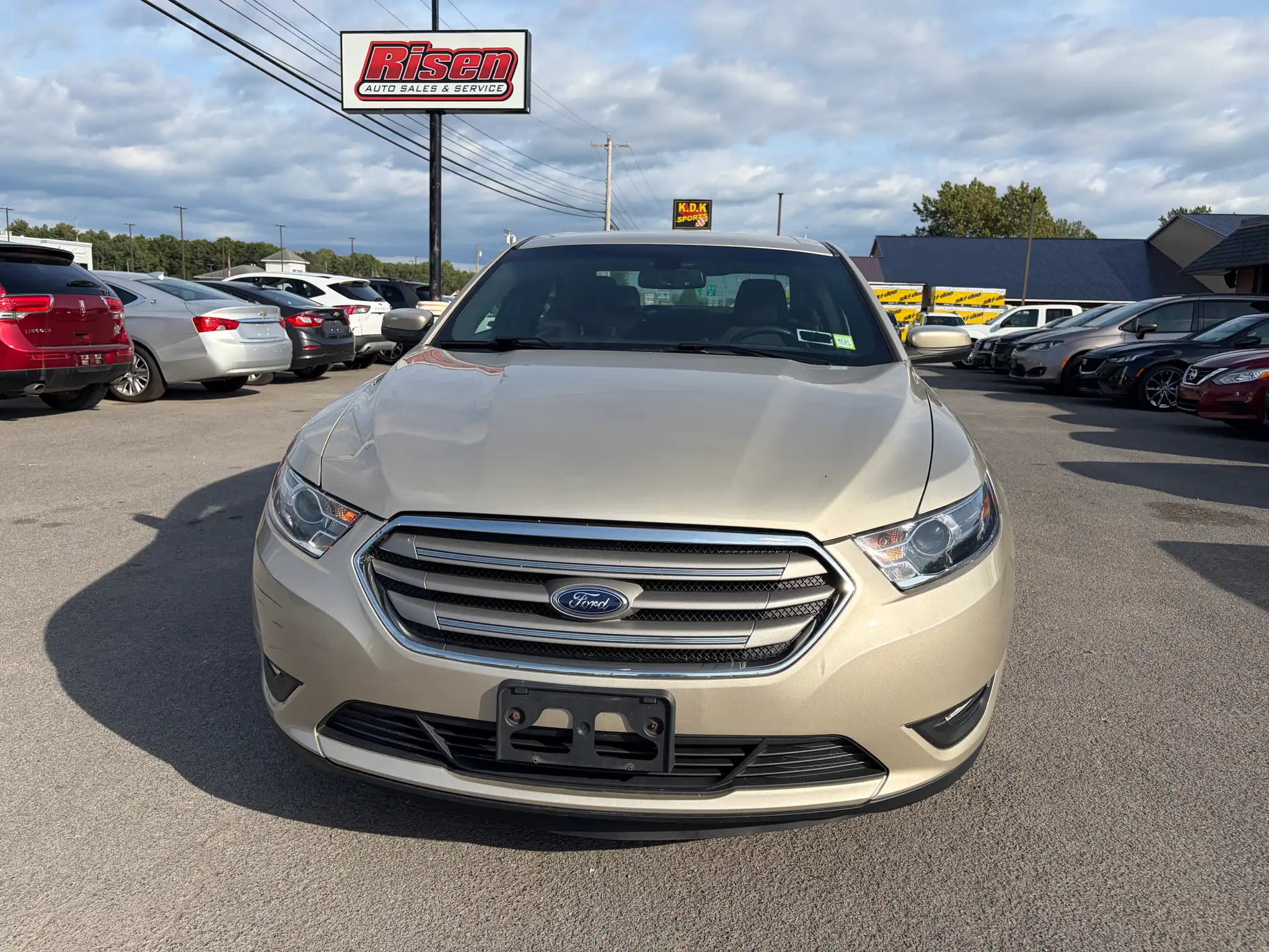 2017 Ford Taurus SEL AWD's photo