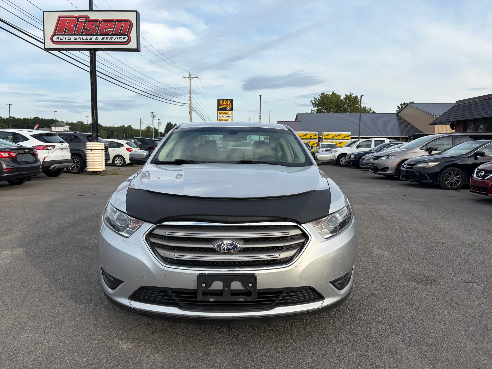 2015 Ford Taurus SEL FWD's photo