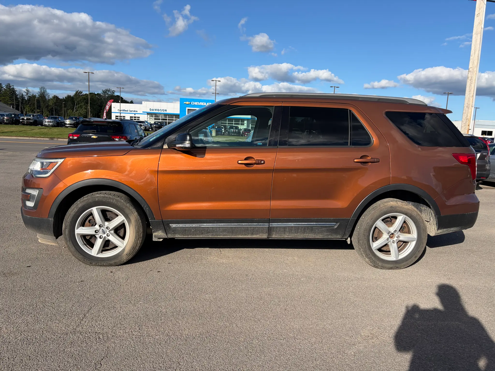 2017 Ford Explorer XLT 4WD photo 3