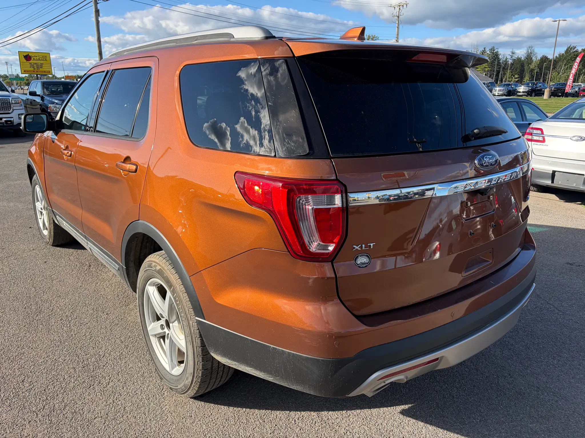 2017 Ford Explorer XLT 4WD photo 4