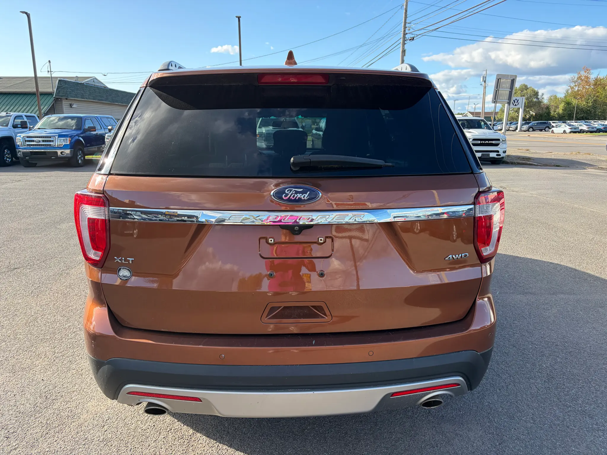 2017 Ford Explorer XLT 4WD photo 5