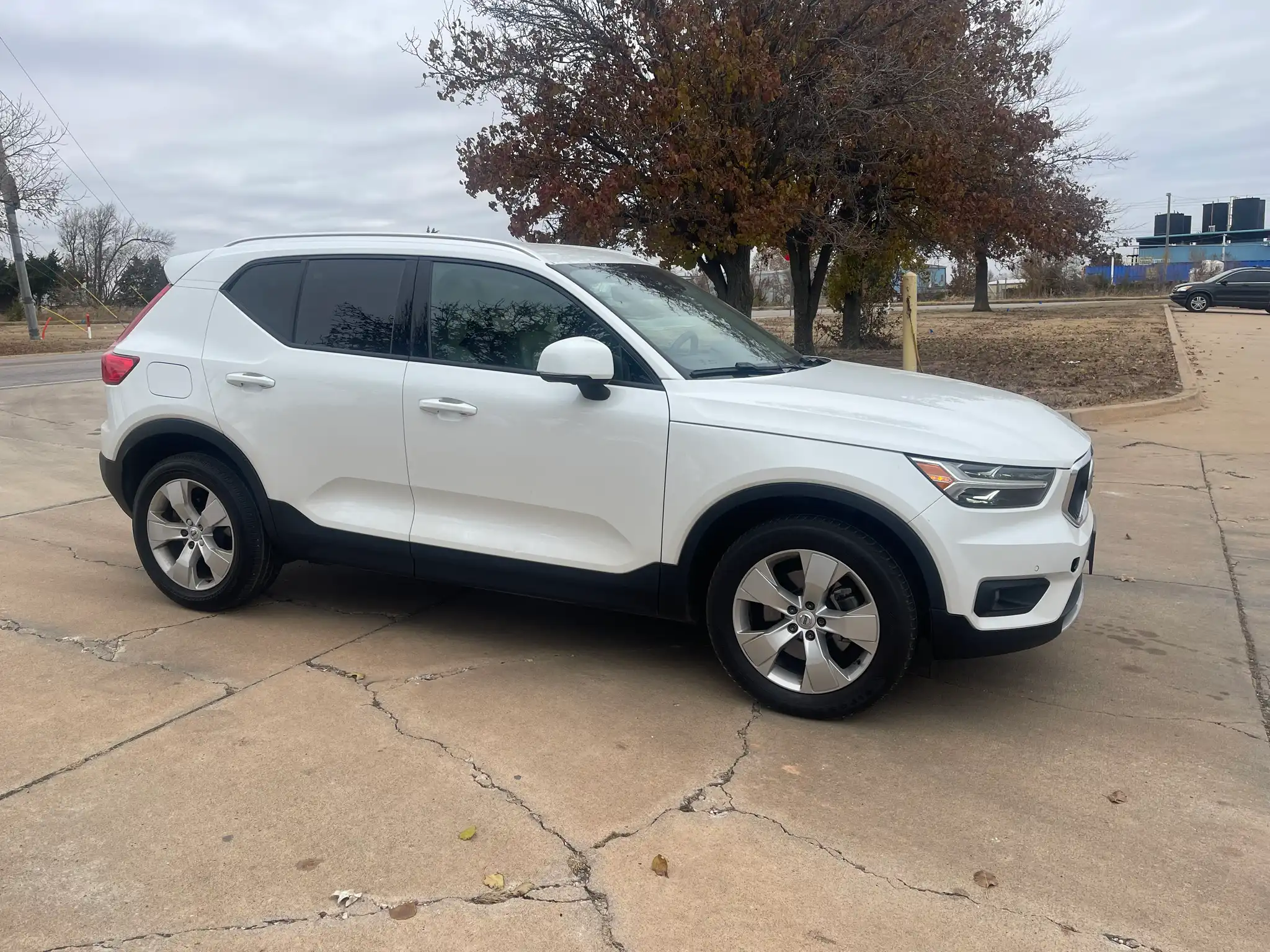 2022 Volvo XC40 T4 Momentum's photo