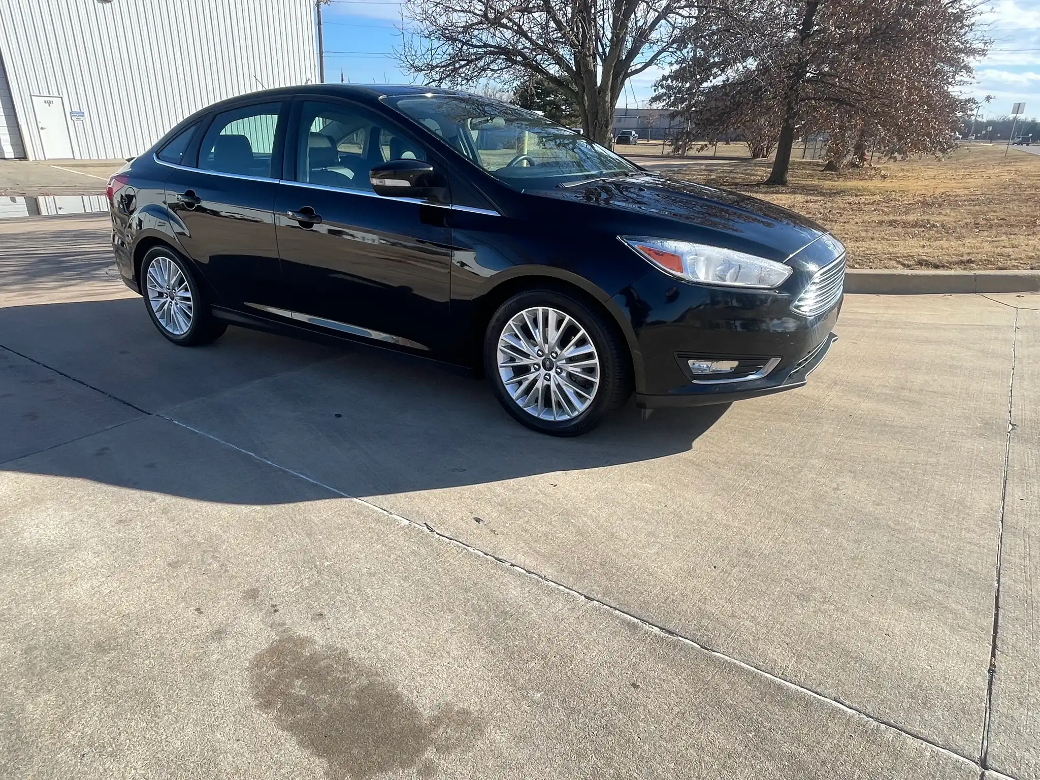 2017 Ford Focus Sedan Titanium's photo