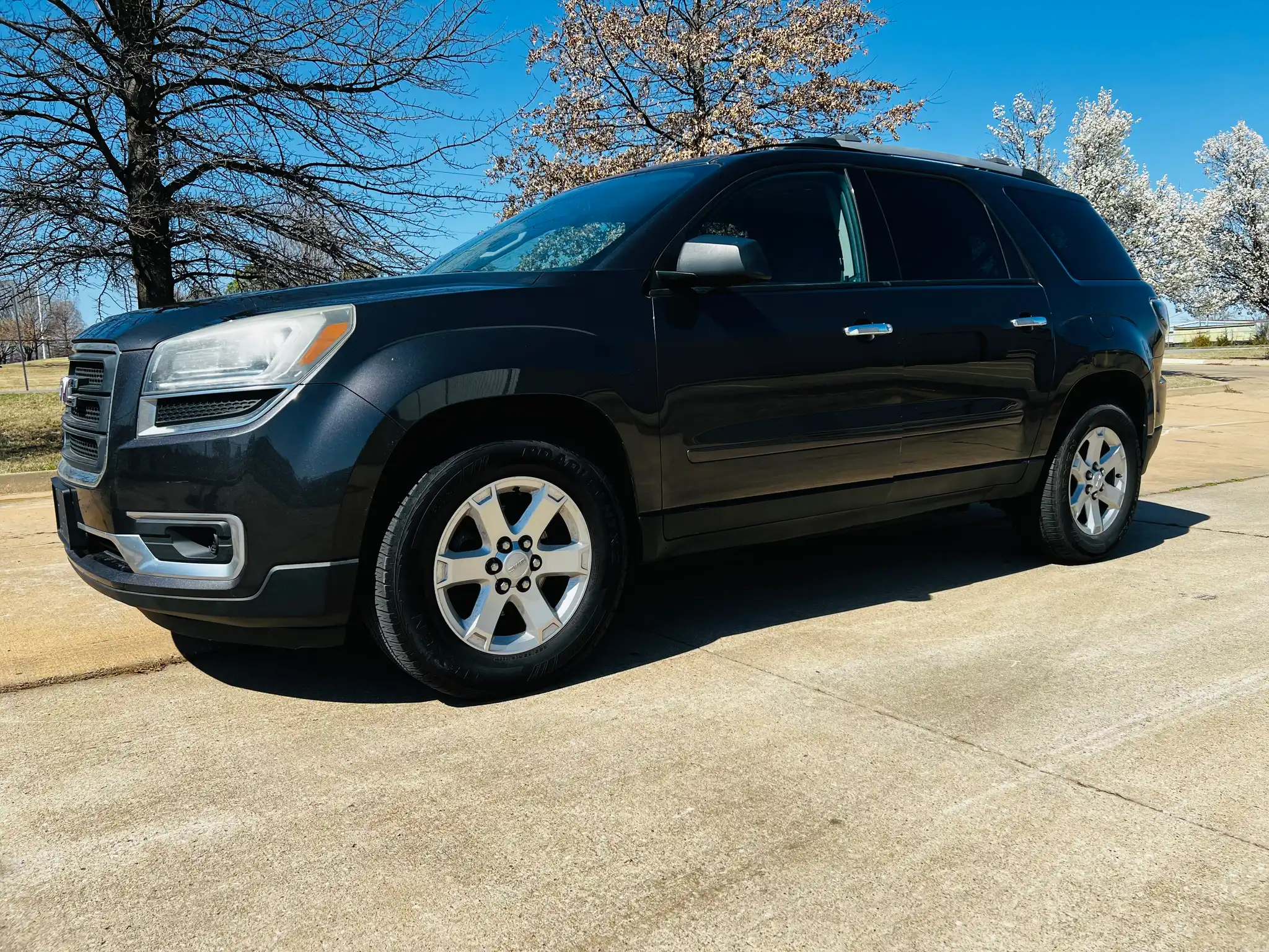 2013 GMC Acadia AWD SLE's photo