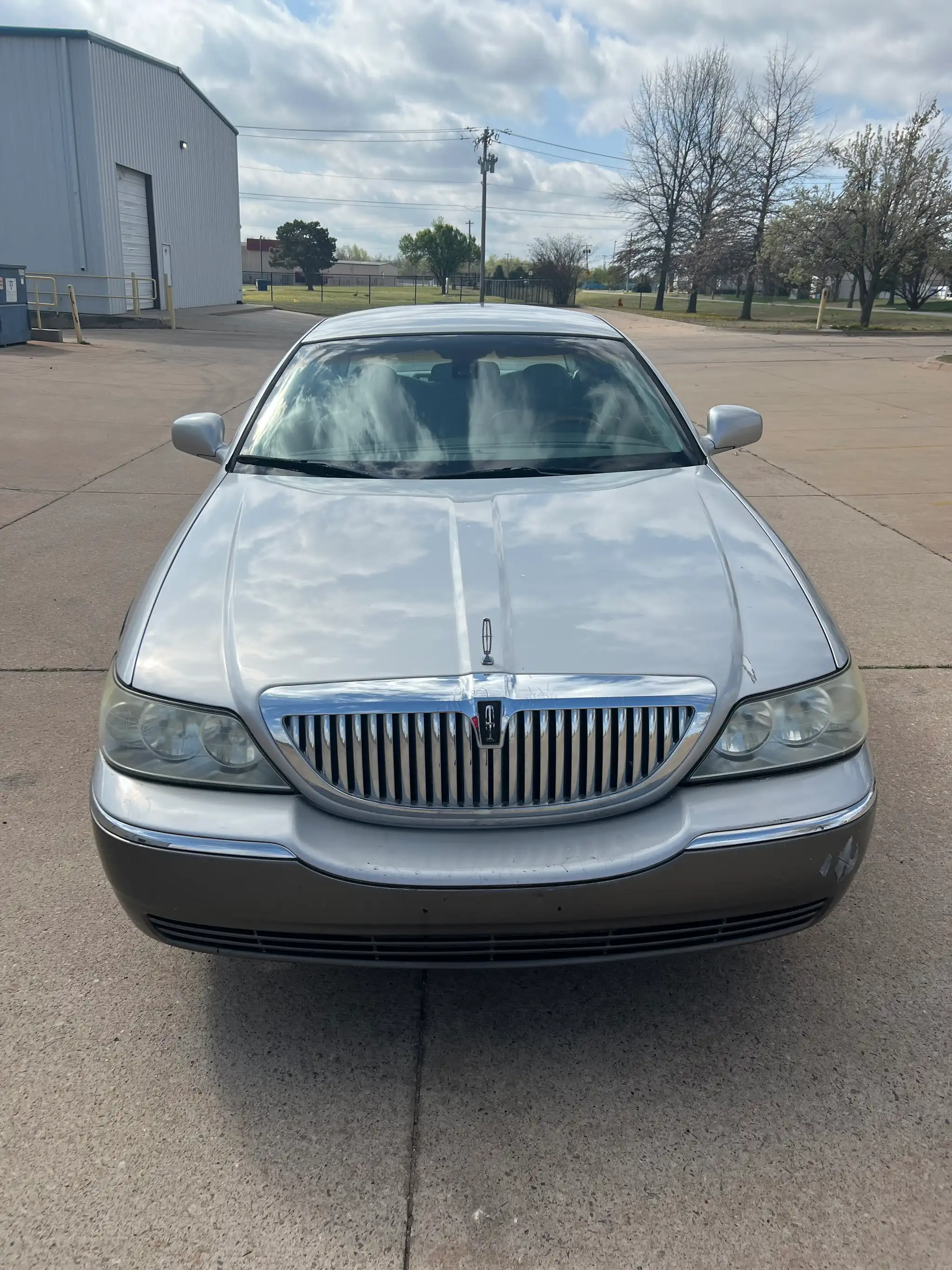 2003 Lincoln Town Car Signature's photo