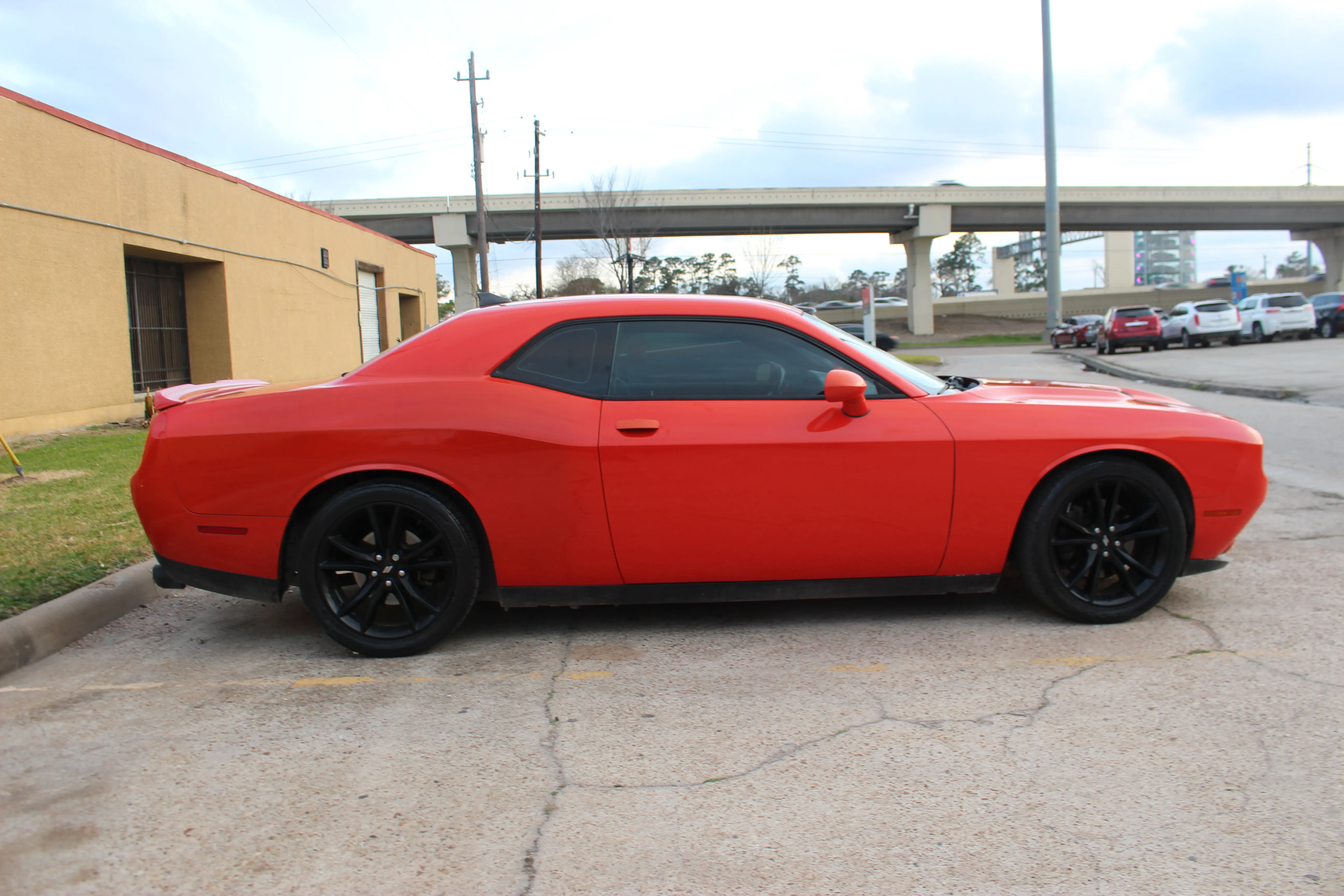 2017 Dodge Challenger SXT Plus photo 4