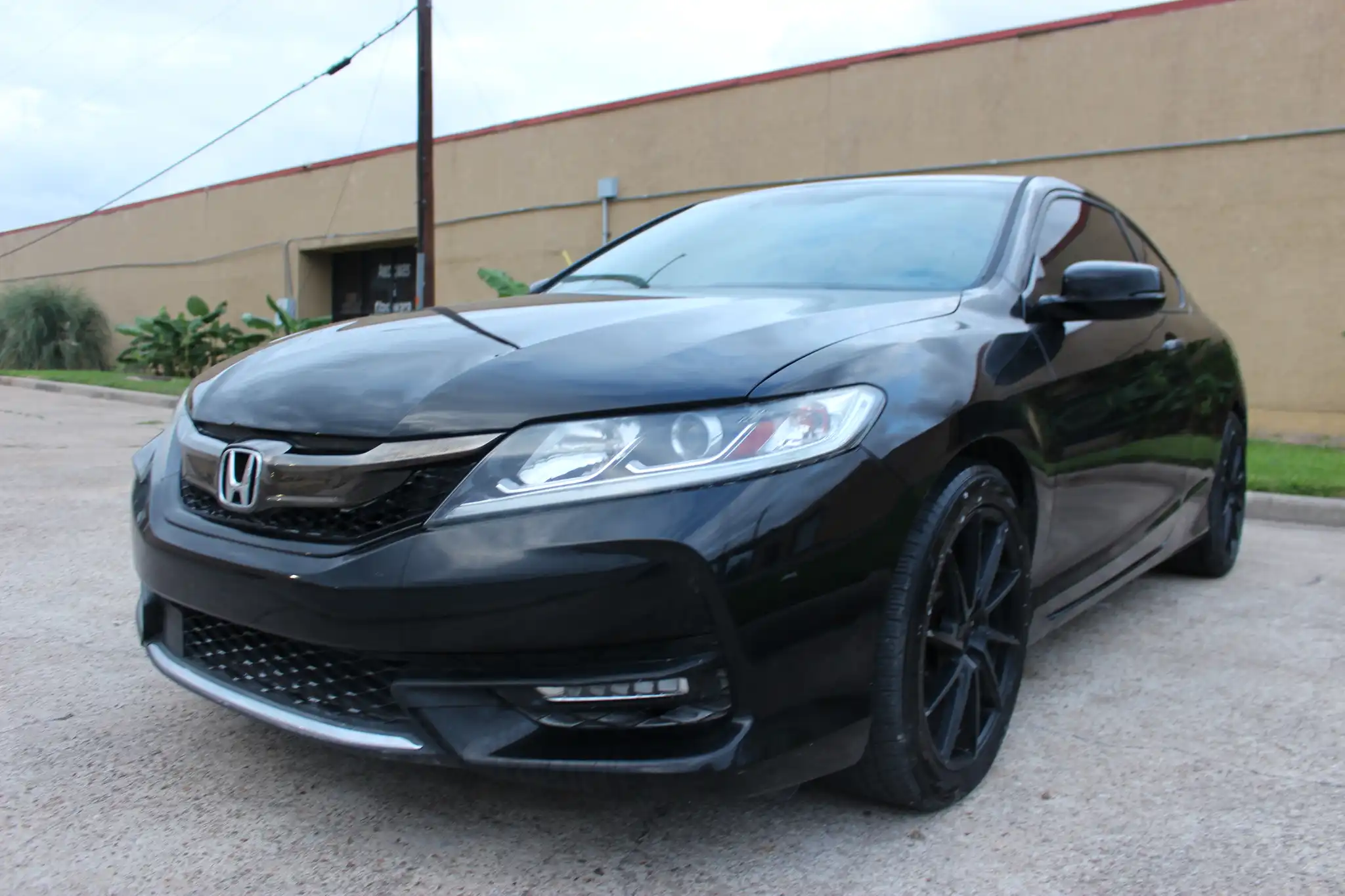 2017 Honda Accord EX-L V-6 Auto Navi w/Honda Sensing's photo