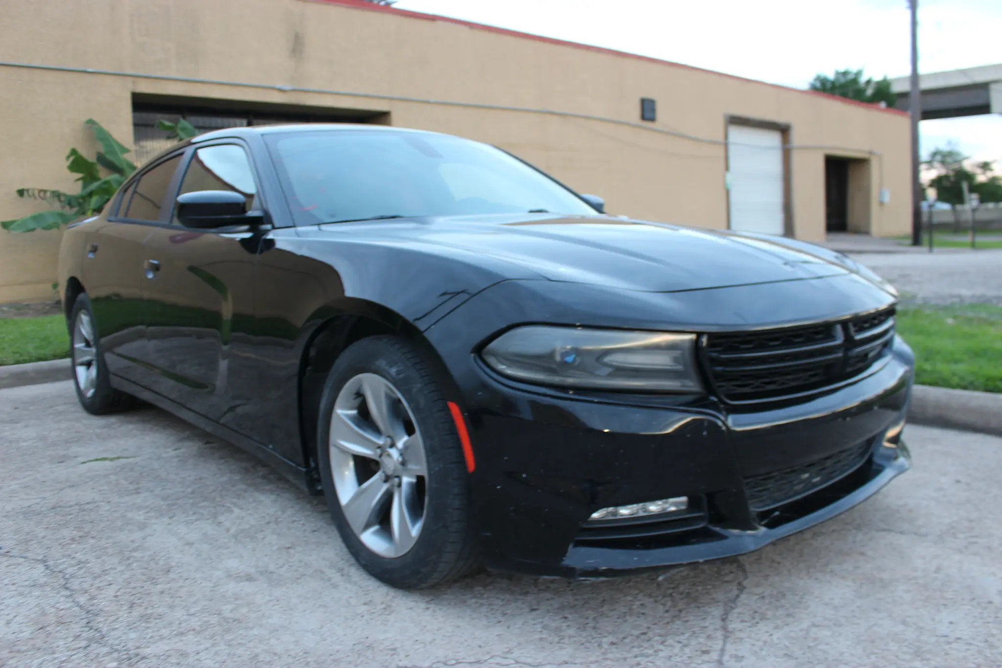 2016 Dodge Charger SXT photo 3