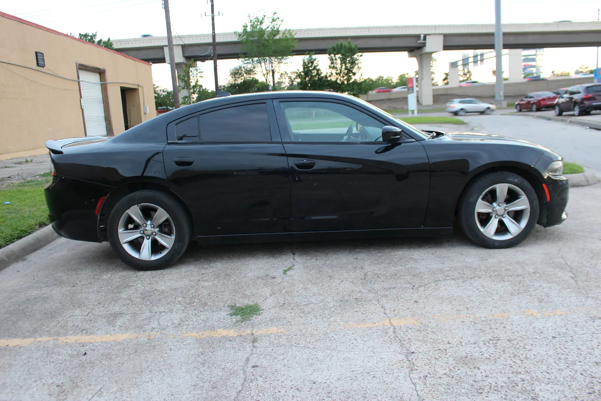 2016 Dodge Charger SXT photo 4