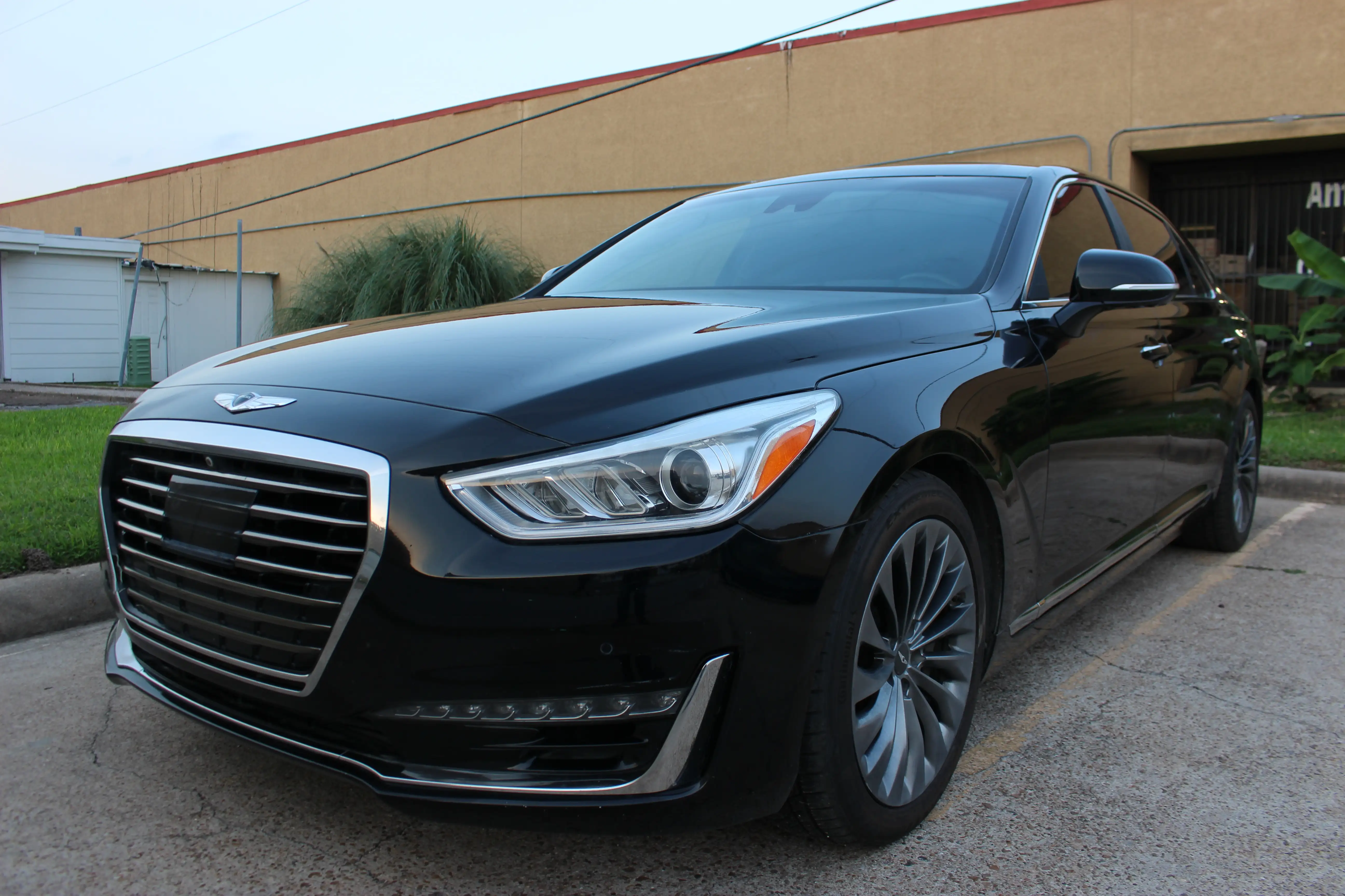 2017 Genesis G90 3.3T Premium's photo