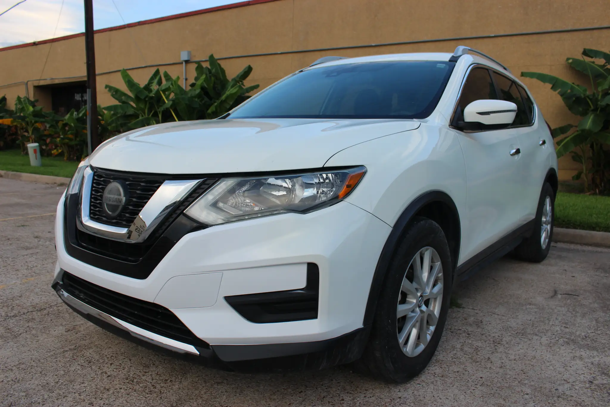 2019 Nissan Rogue S FWD photo 1