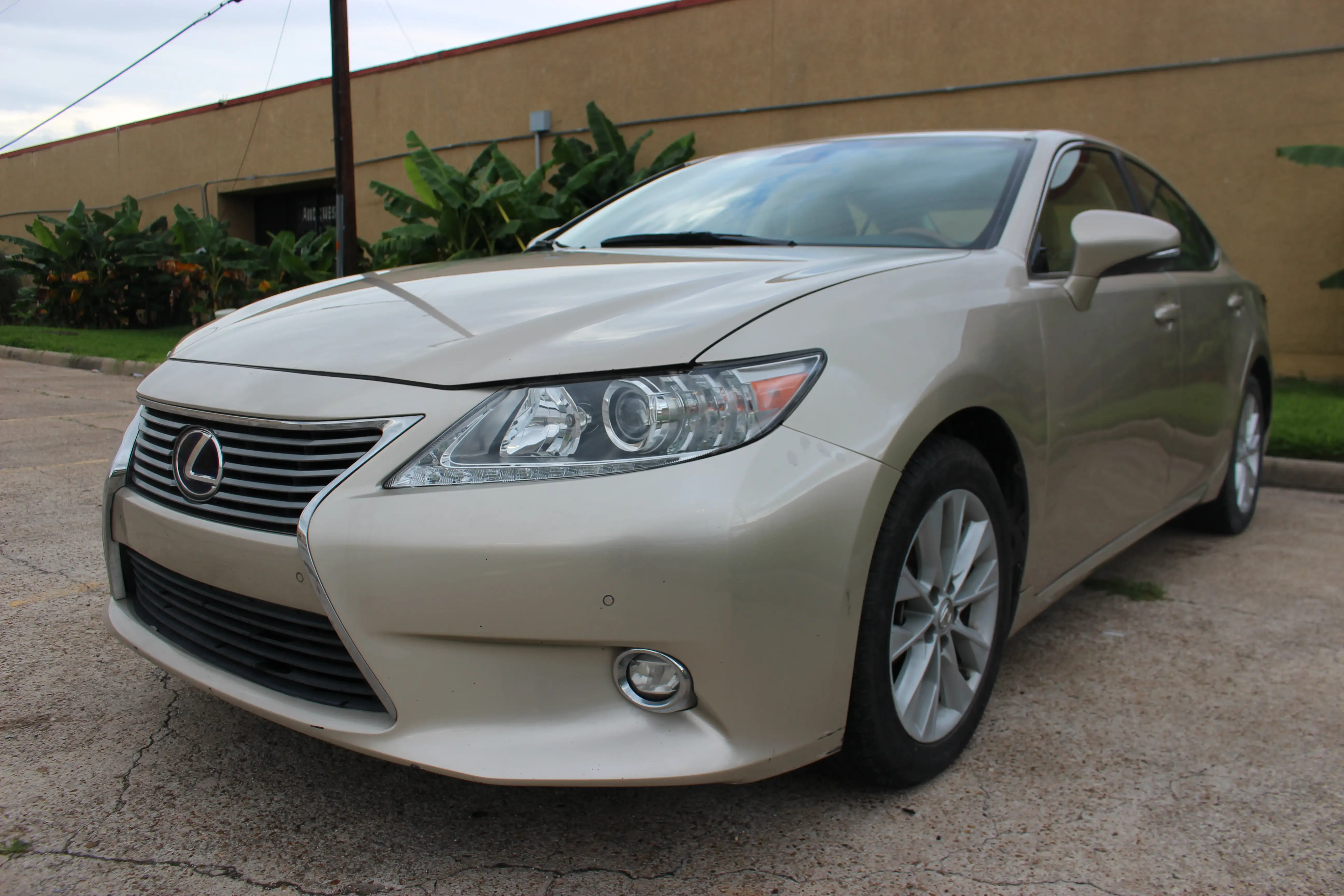 2015 Lexus ES 300h 300h's photo