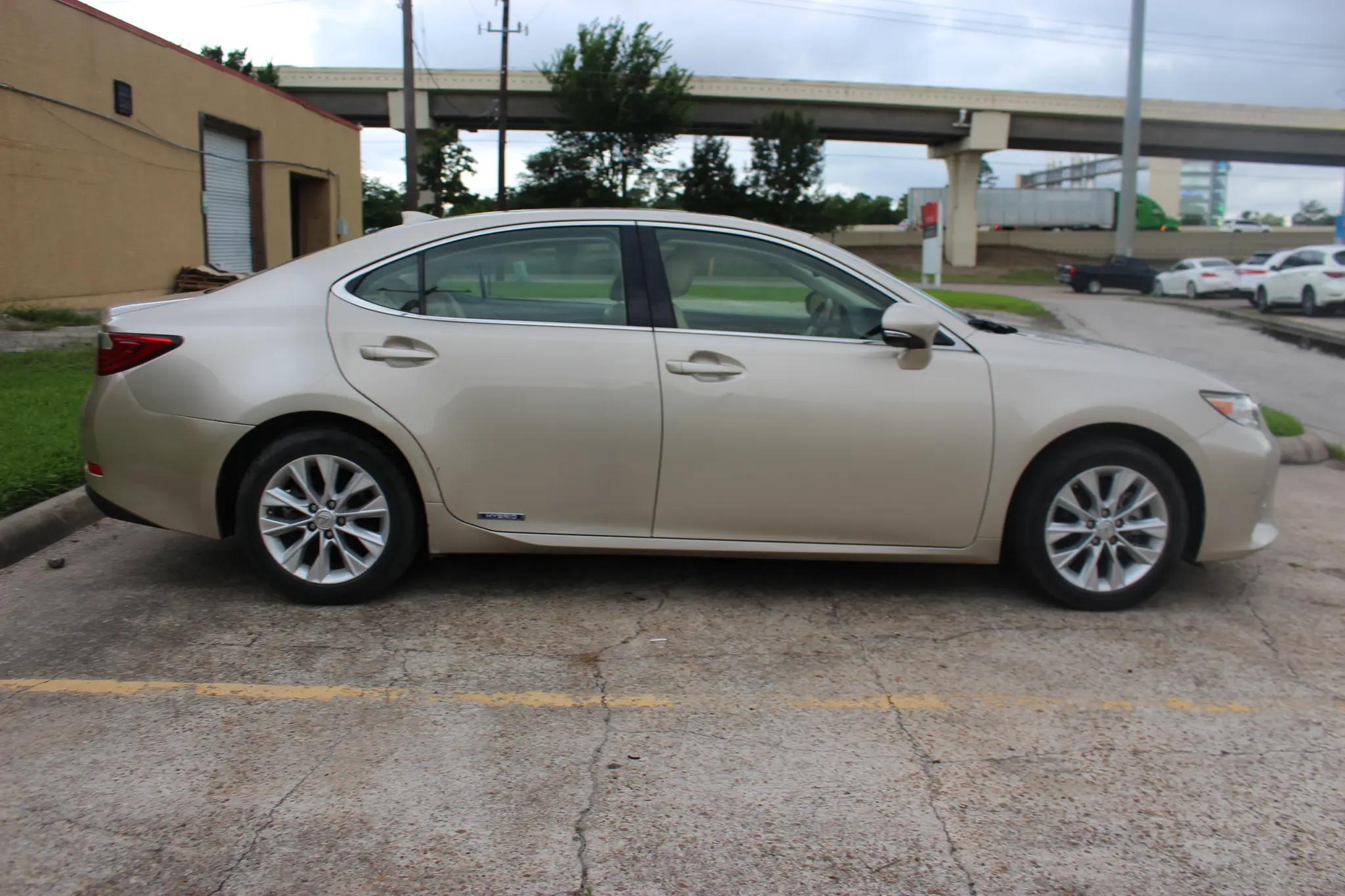 2015 Lexus ES 300h 300h photo 4