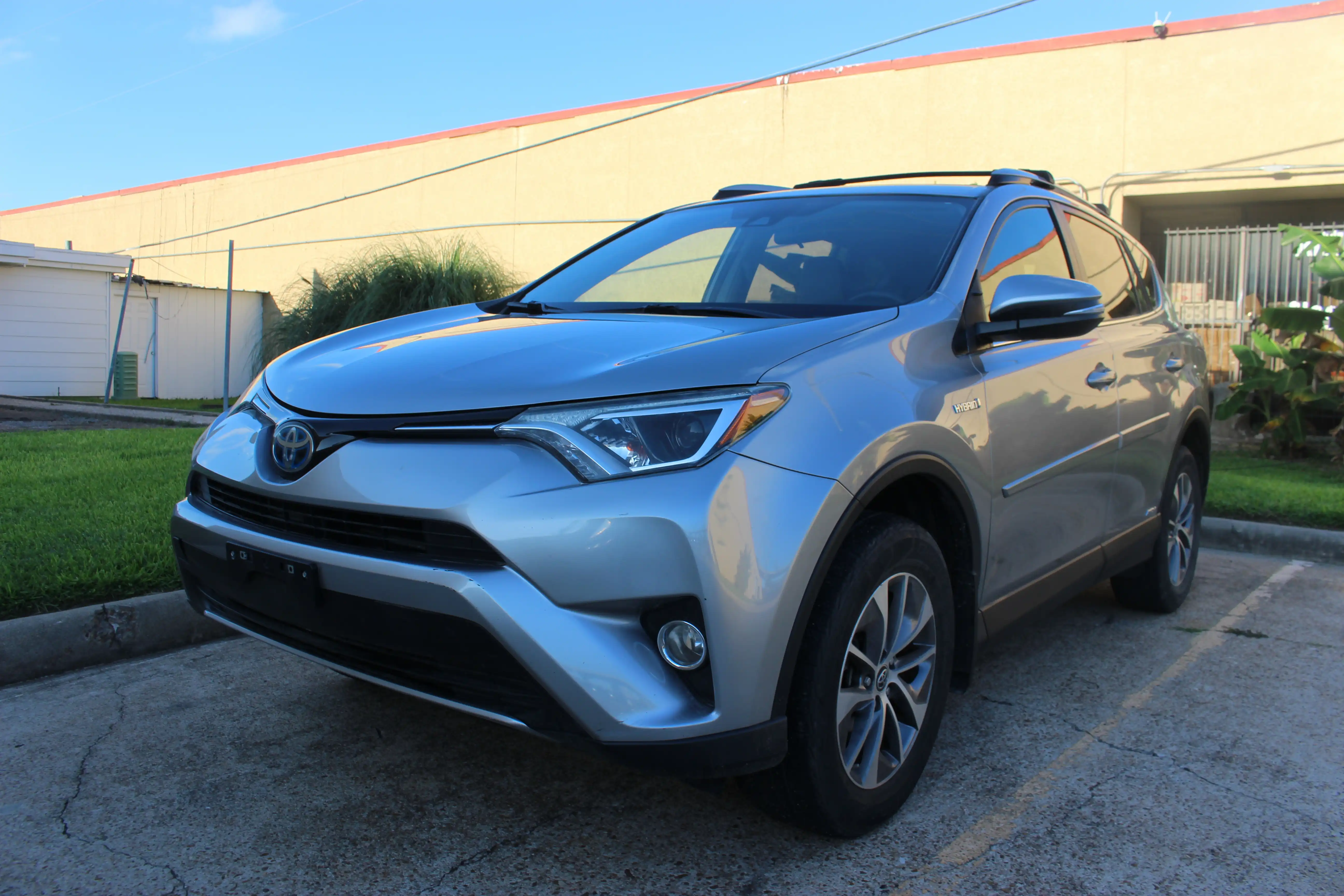 2017 Toyota RAV4 Hybrid XLE AWD's photo