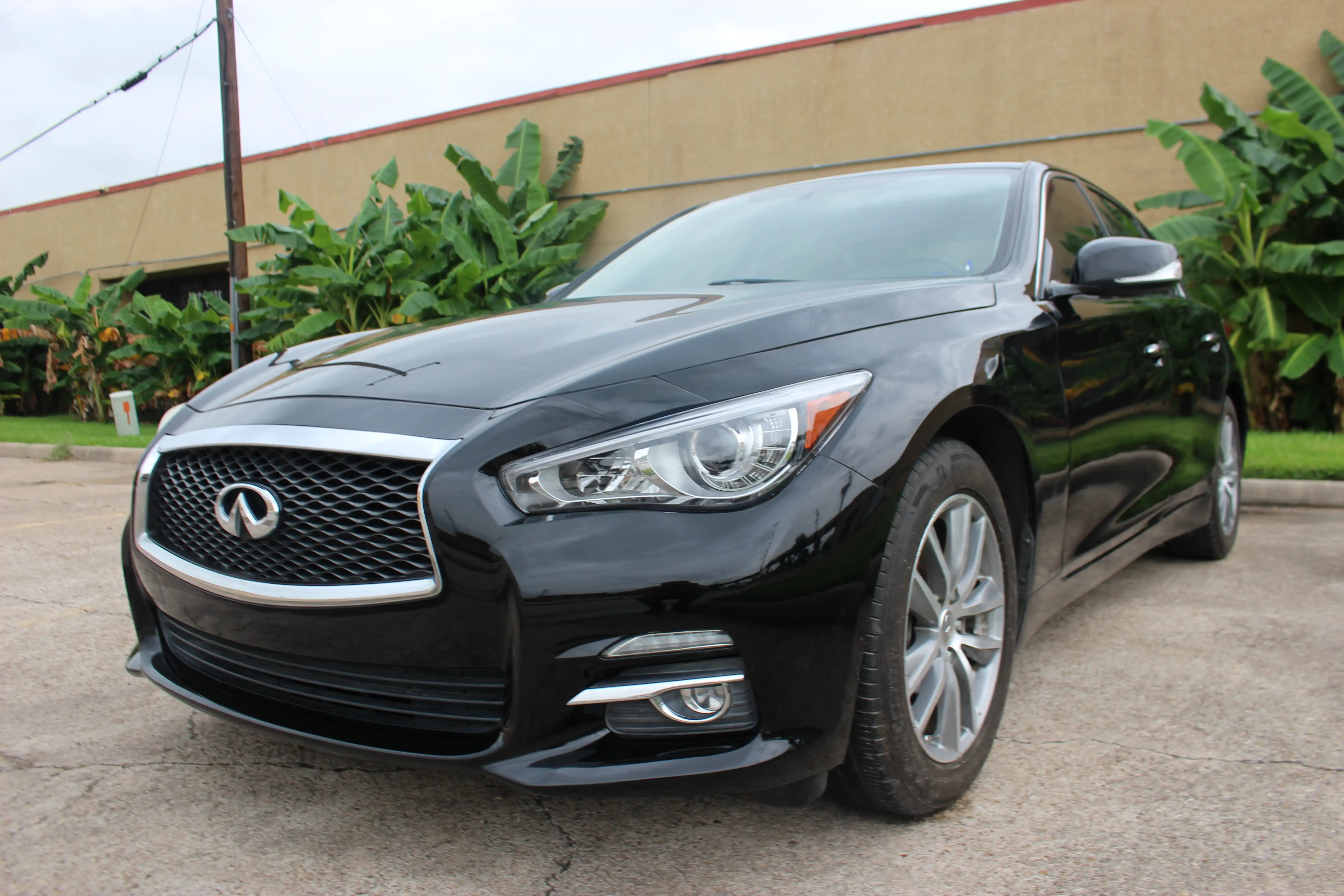 2015 INFINITI Q50 Premium AWD's photo