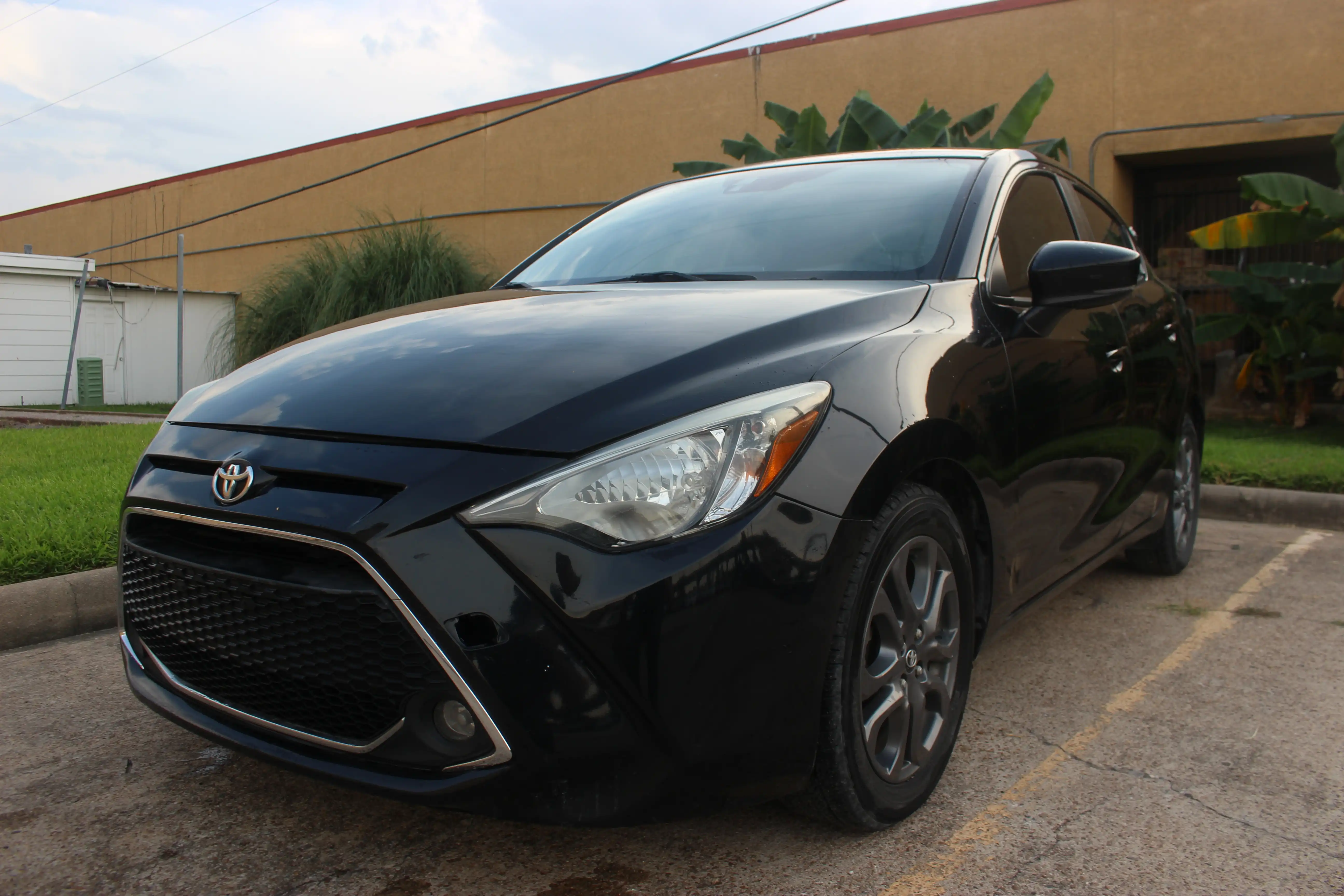 2019 Toyota Yaris Sedan LE AT's photo