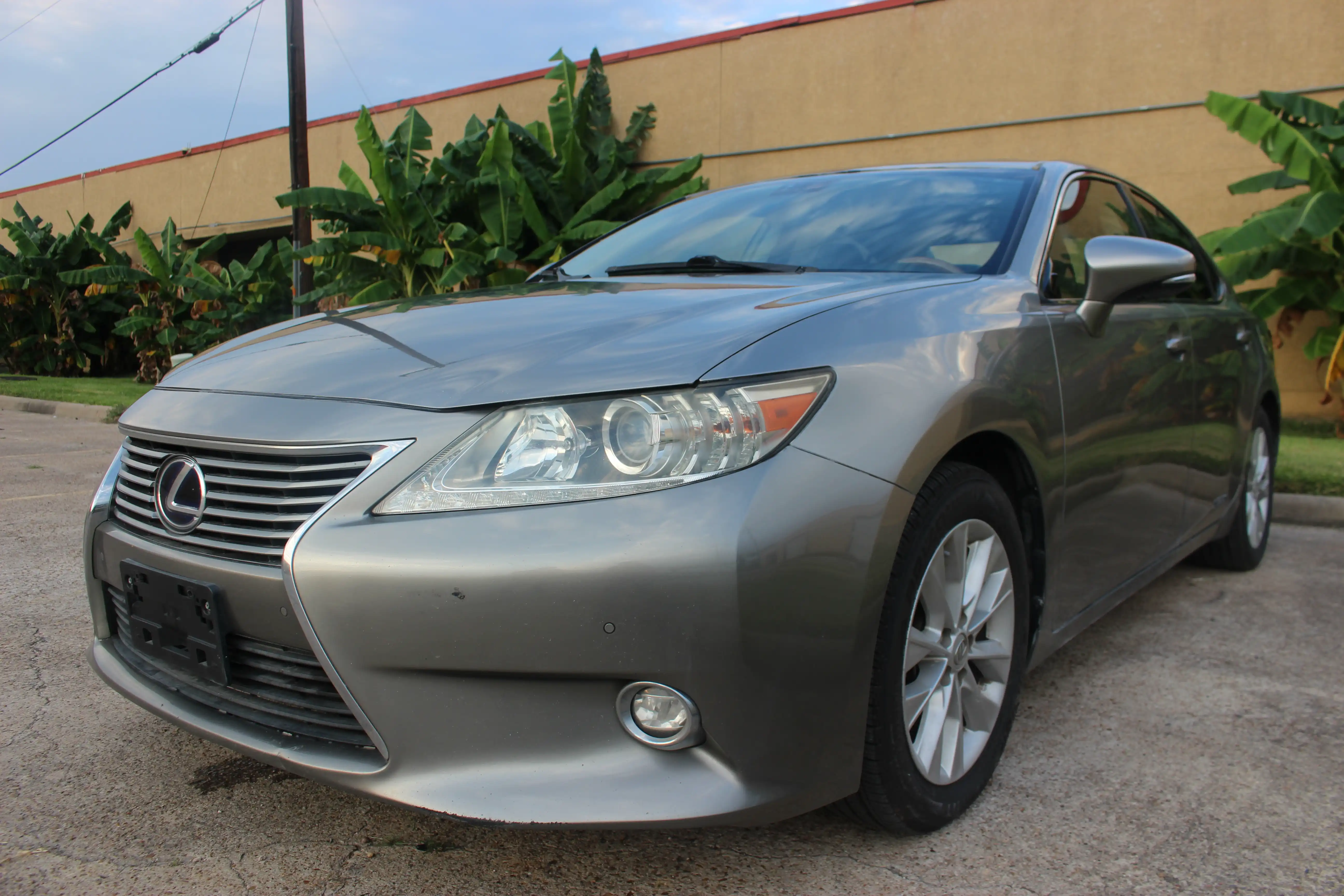 2015 Lexus ES 300h 300h's photo