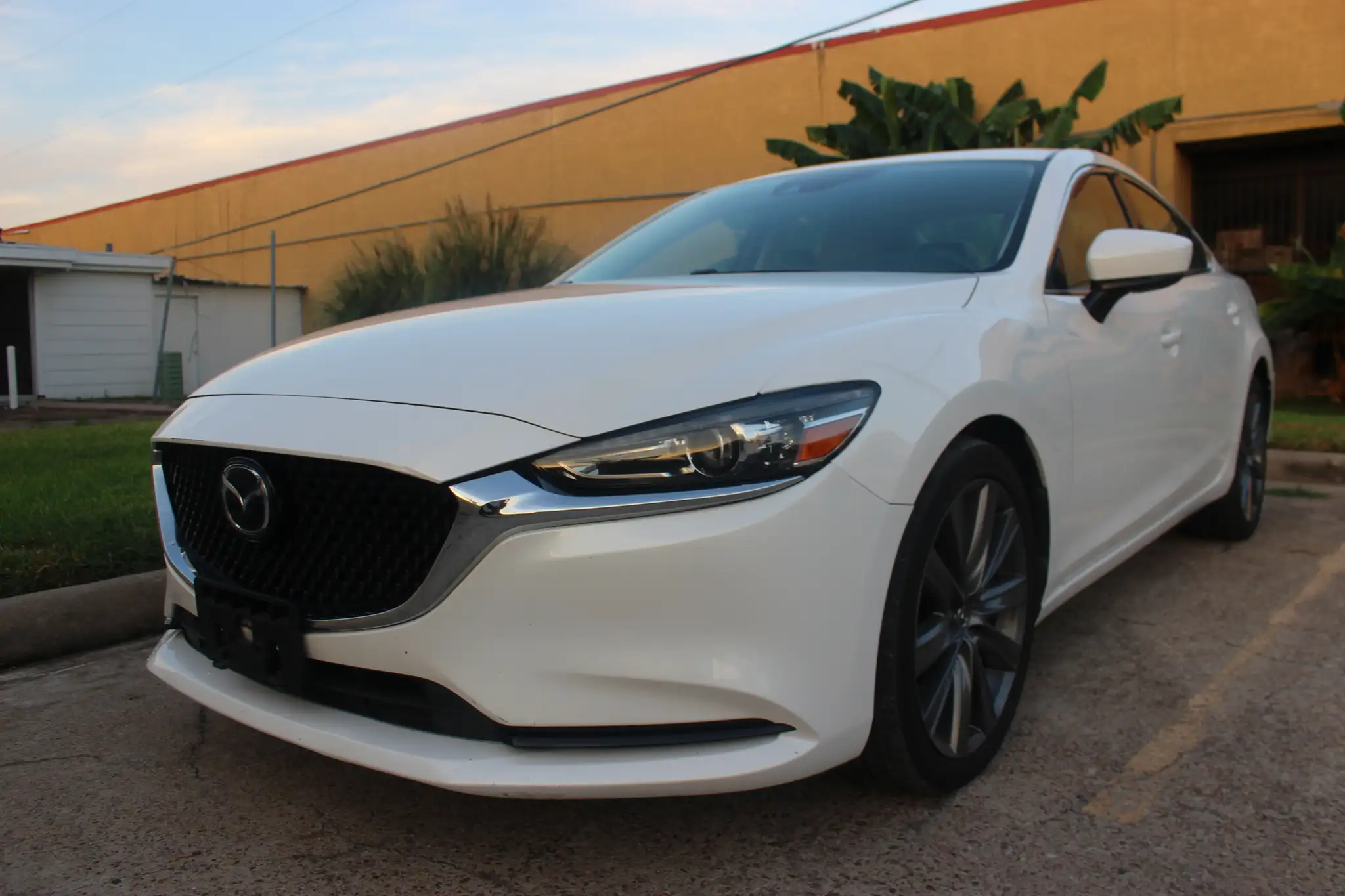 2018 Mazda EZ-6 Touring Auto's photo