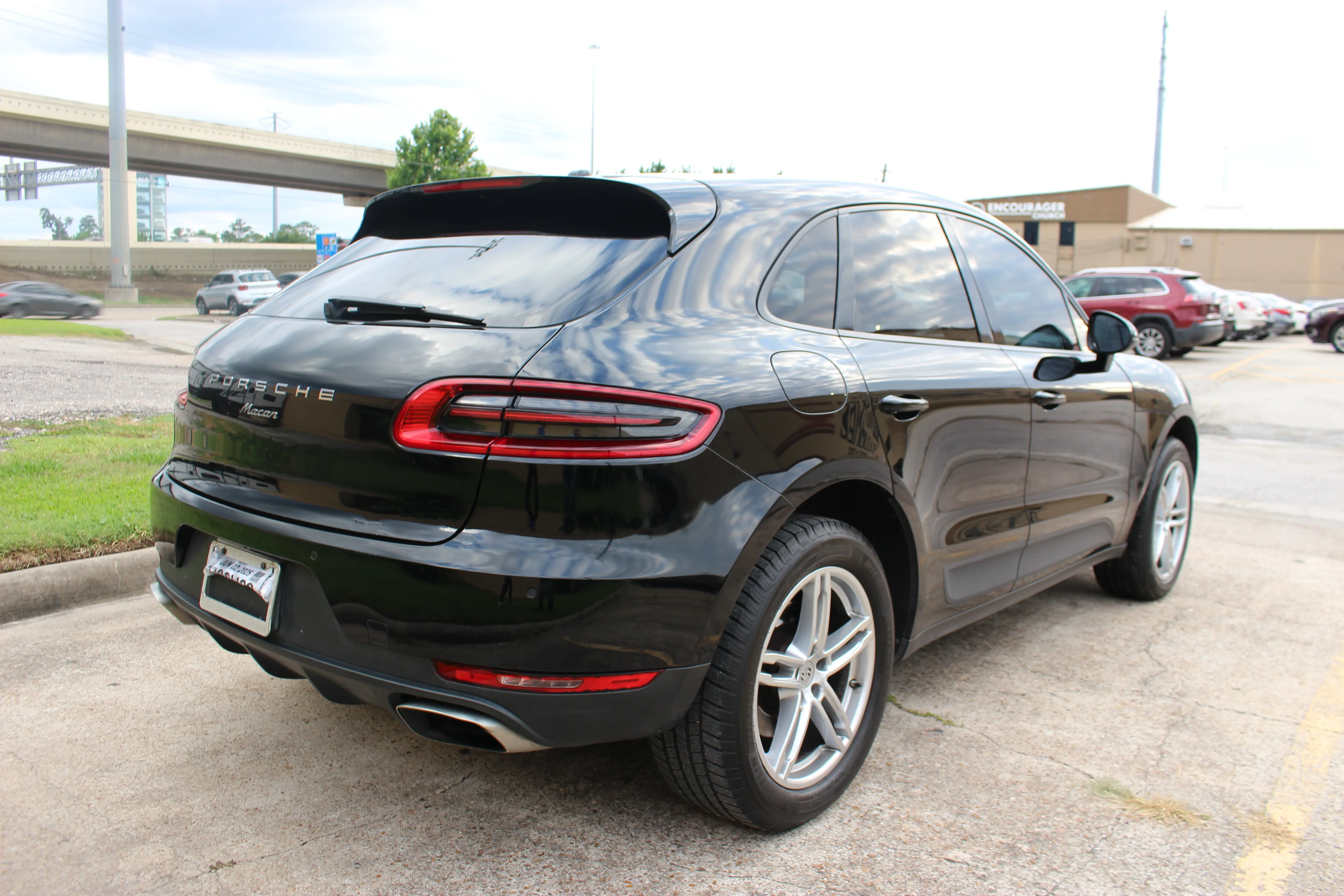 2018 Porsche Macan Base photo 3
