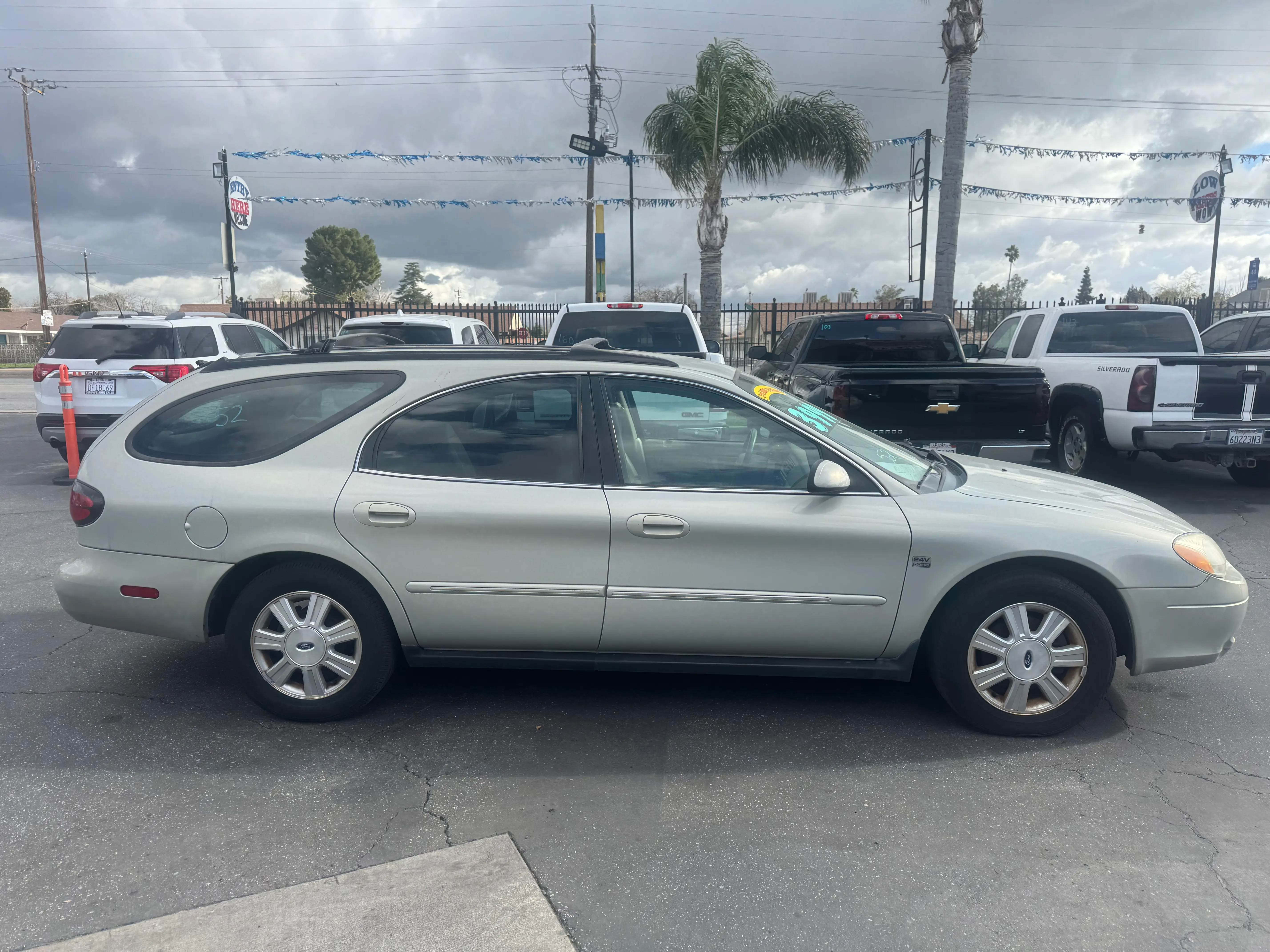 2003 Ford Taurus SE Premium photo 3