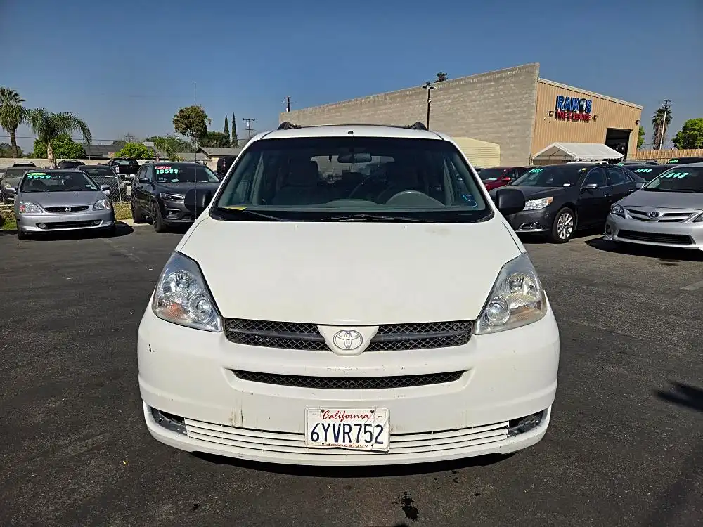 2005 Toyota Sienna's photo